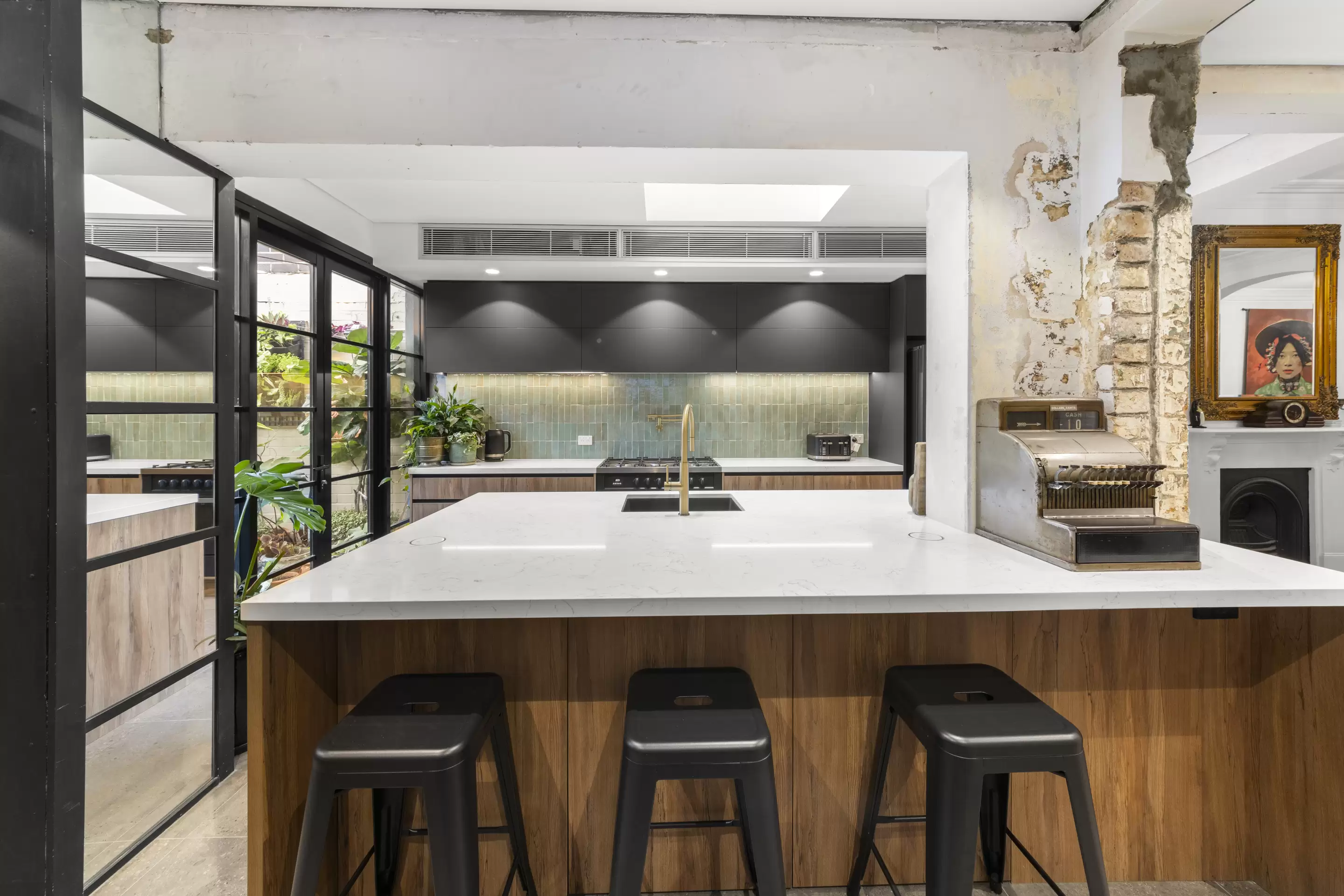 55 Albion Street, Surry Hills Sold by Sydney Sotheby's International Realty - image 2