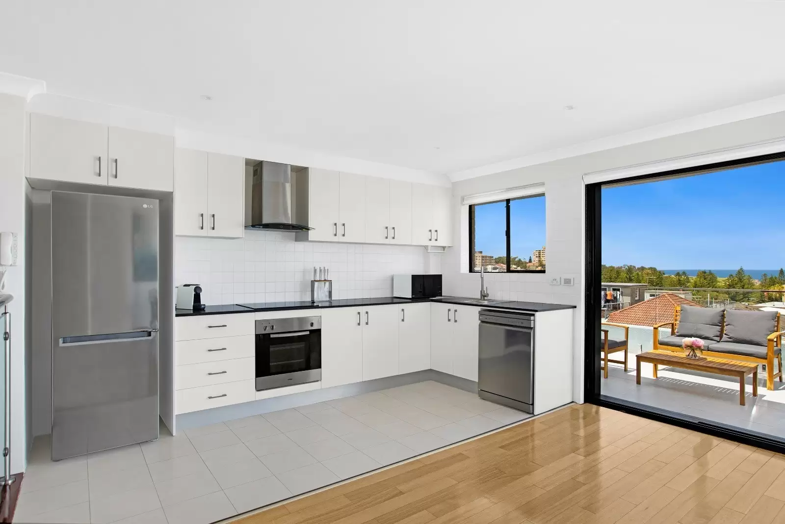 7/180-196 Coogee Bay Road, Coogee For Sale by Sydney Sotheby's International Realty - image 5