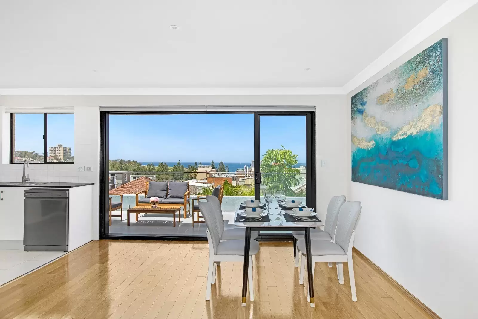 7/180-196 Coogee Bay Road, Coogee For Sale by Sydney Sotheby's International Realty - image 3