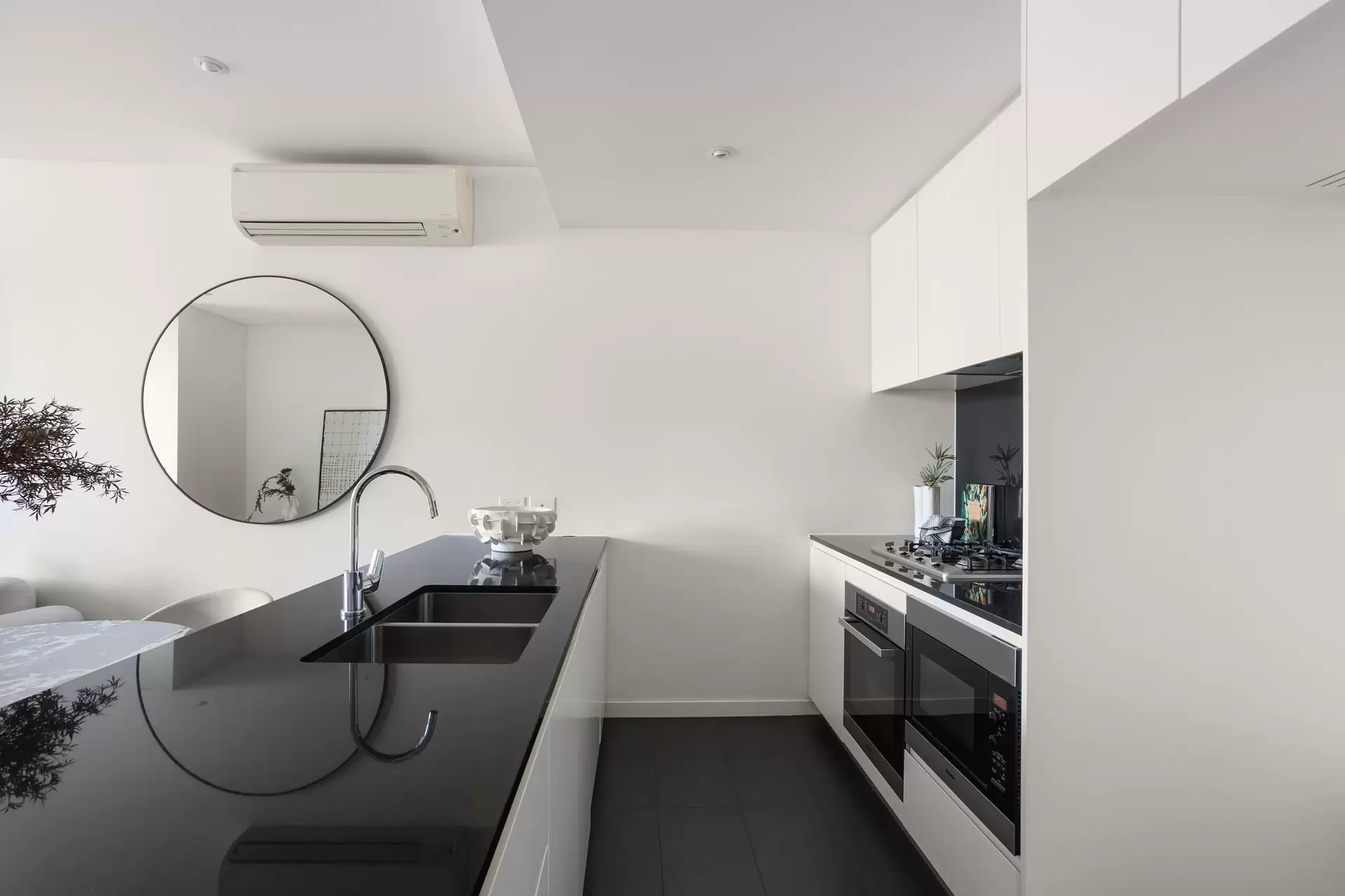 24/299 Forbes Street, Darlinghurst Sold by Sydney Sotheby's International Realty - image 1