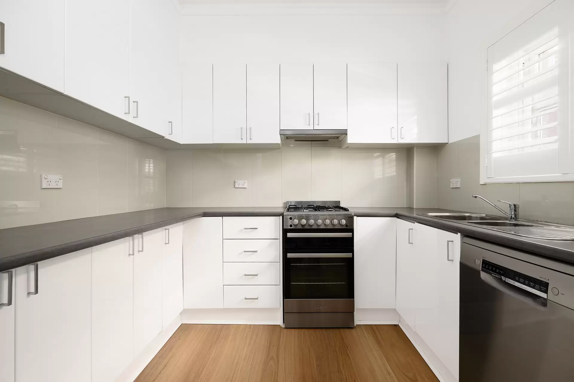 3/688 Old South Head Road, Rose Bay For Sale by Sydney Sotheby's International Realty - image 3