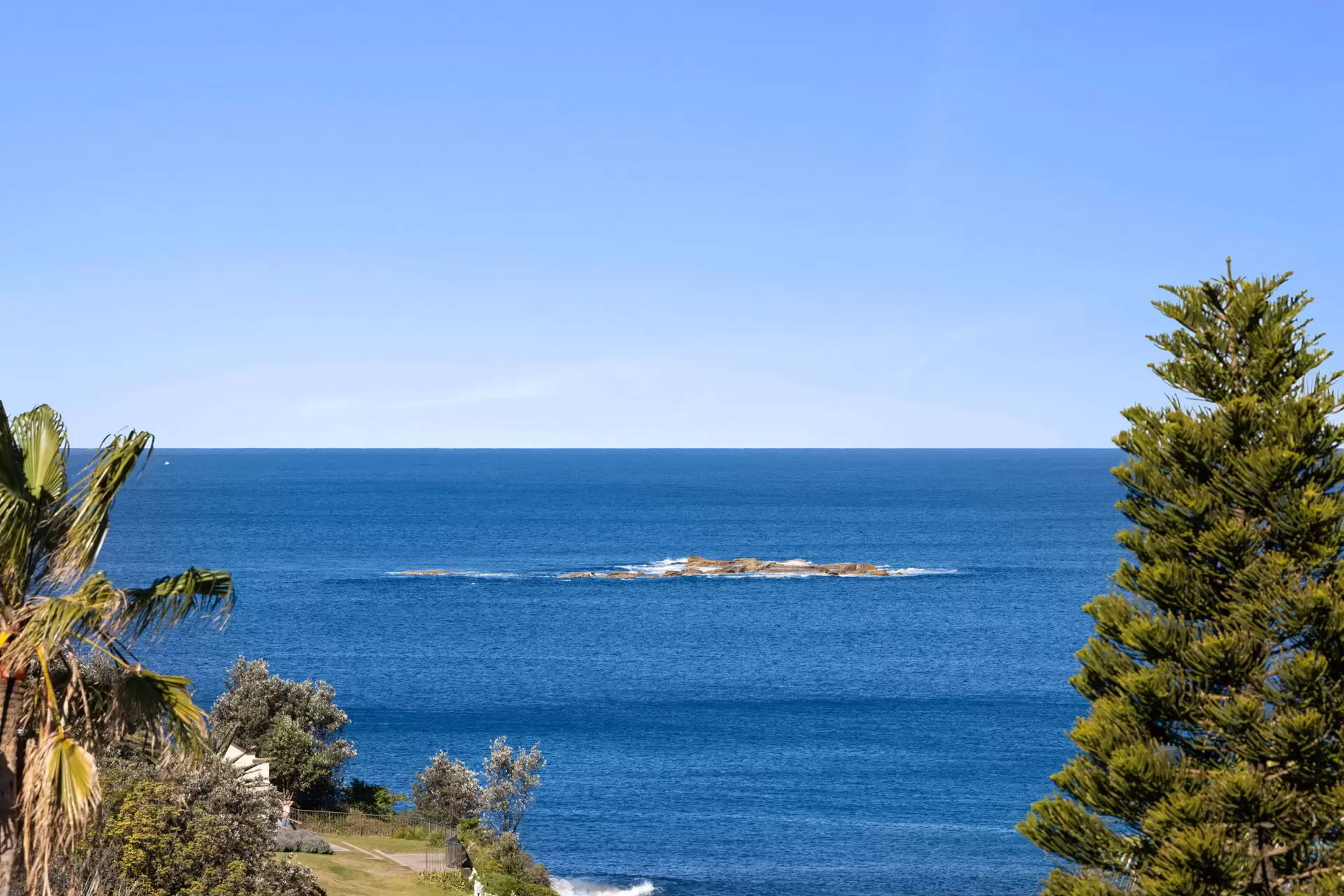 12/120-122 Beach Street, Coogee Sold by Sydney Sotheby's International Realty - image 2