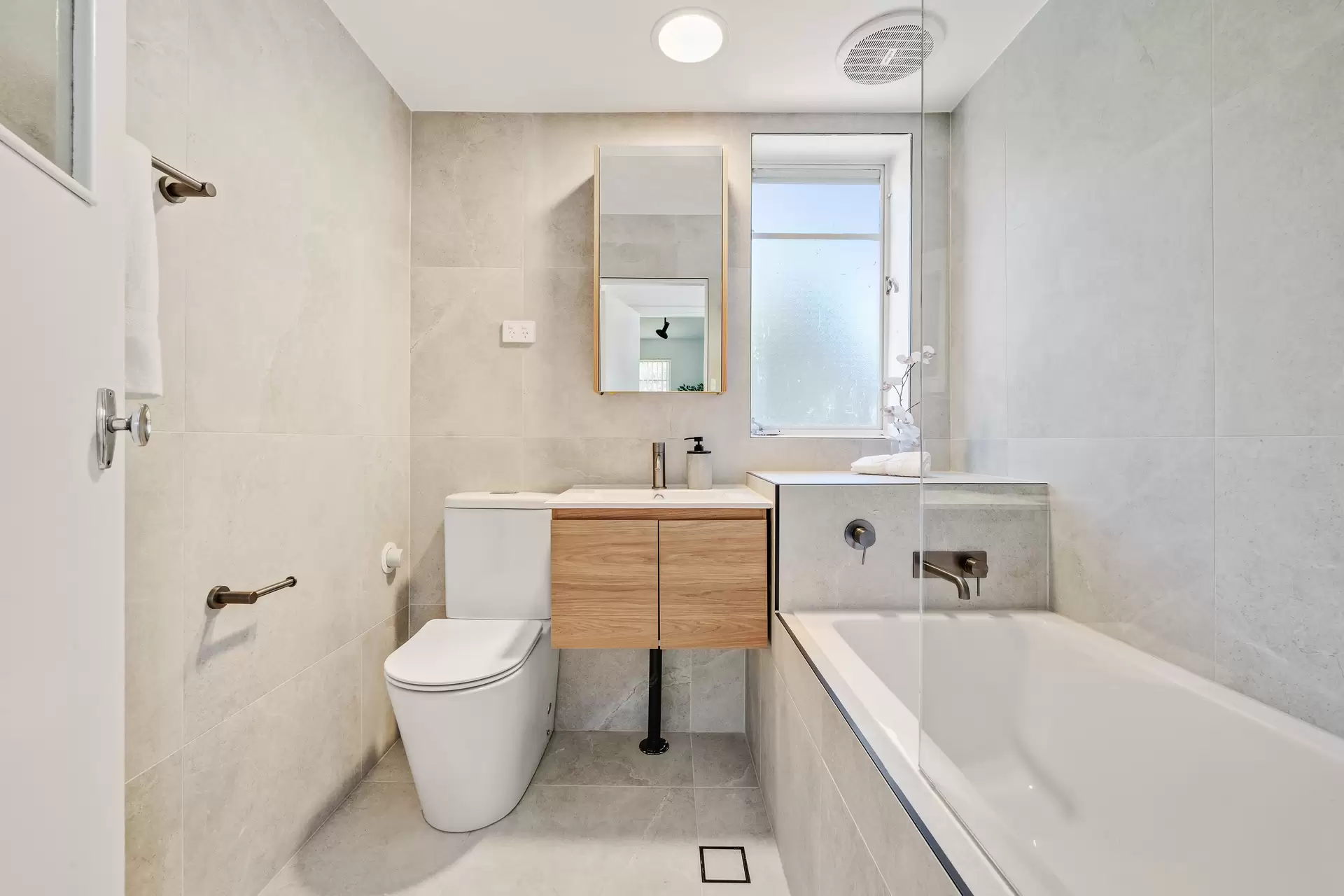 2/154 Monaro Crescent, Red Hill For Sale by Sydney Sotheby's International Realty - image 7