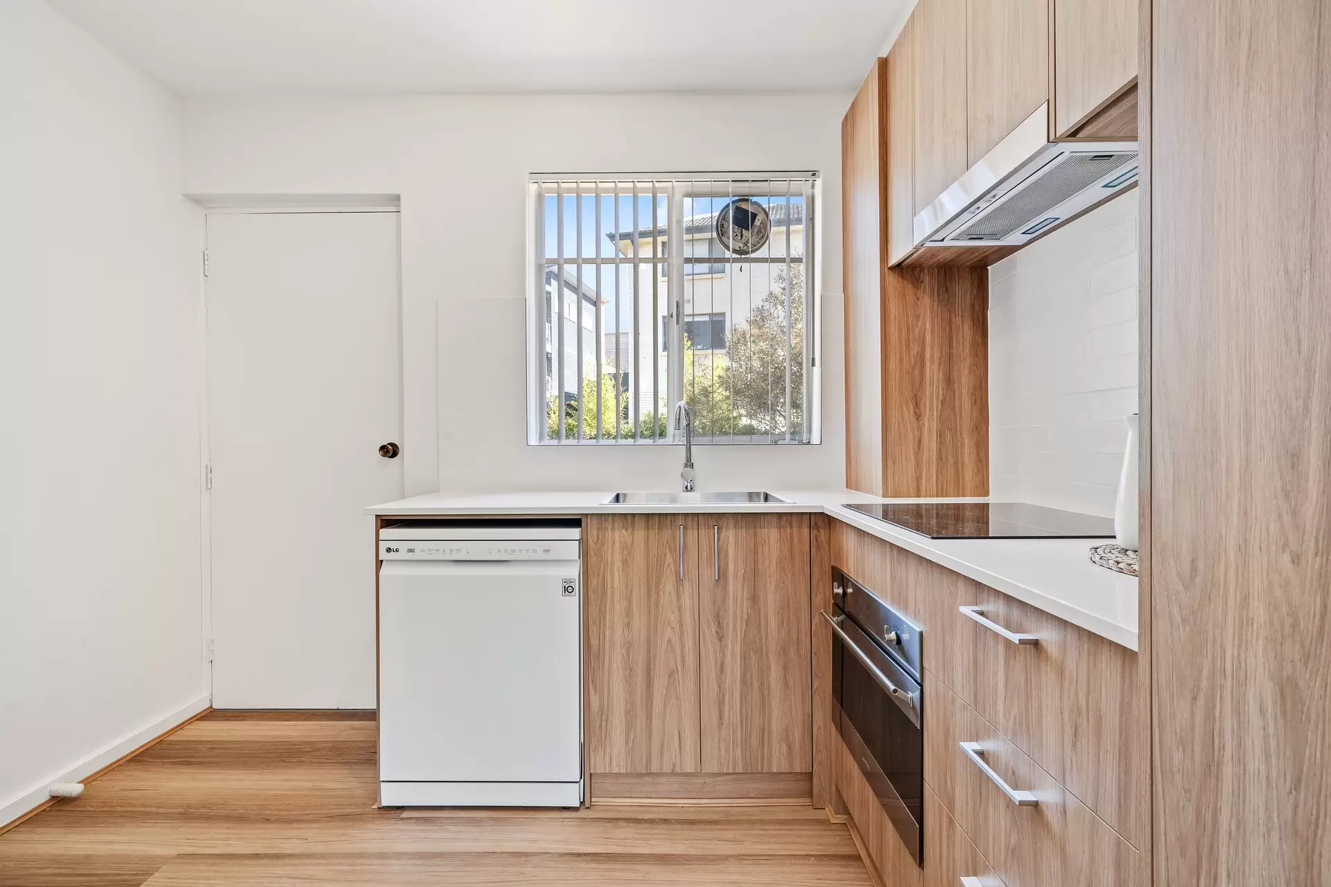 2/154 Monaro Crescent, Red Hill For Sale by Sydney Sotheby's International Realty - image 6