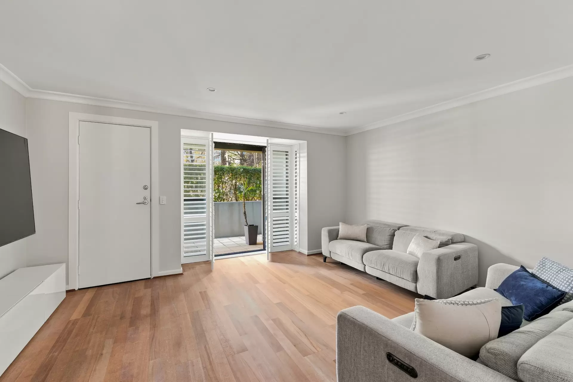14/15 Begonia Street, Pagewood Sold by Sydney Sotheby's International Realty - image 2