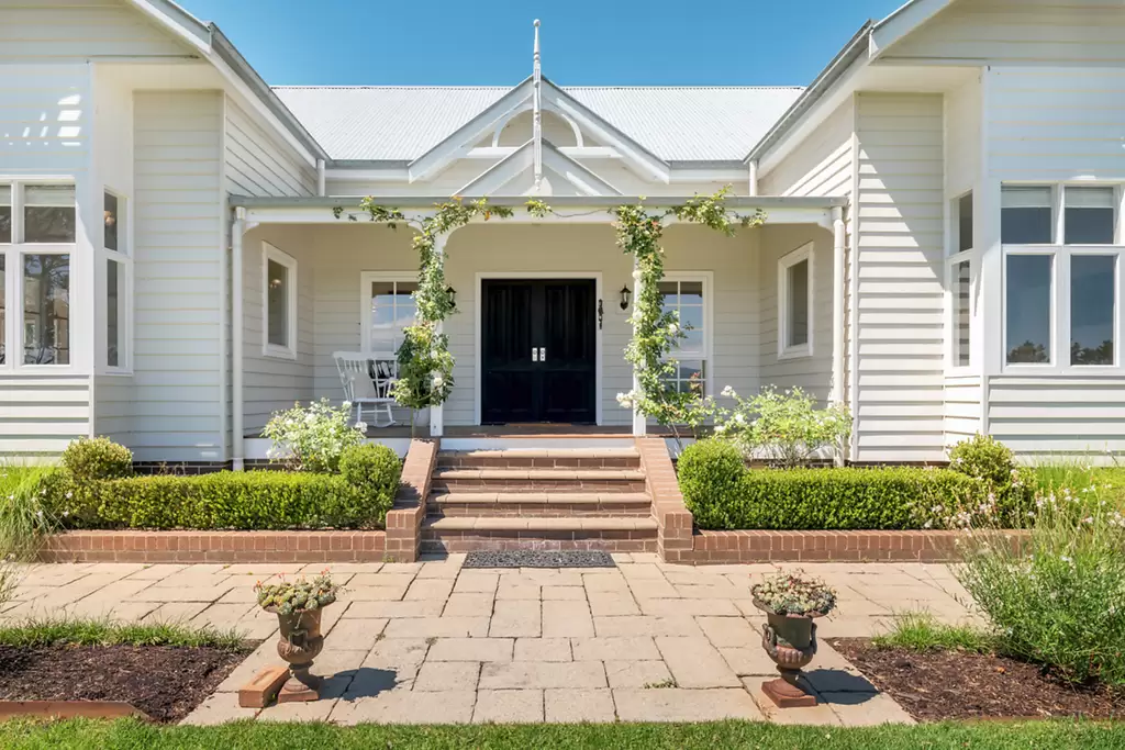 35 Greendale Close, Nowra Hill For Sale by Sydney Sotheby's International Realty