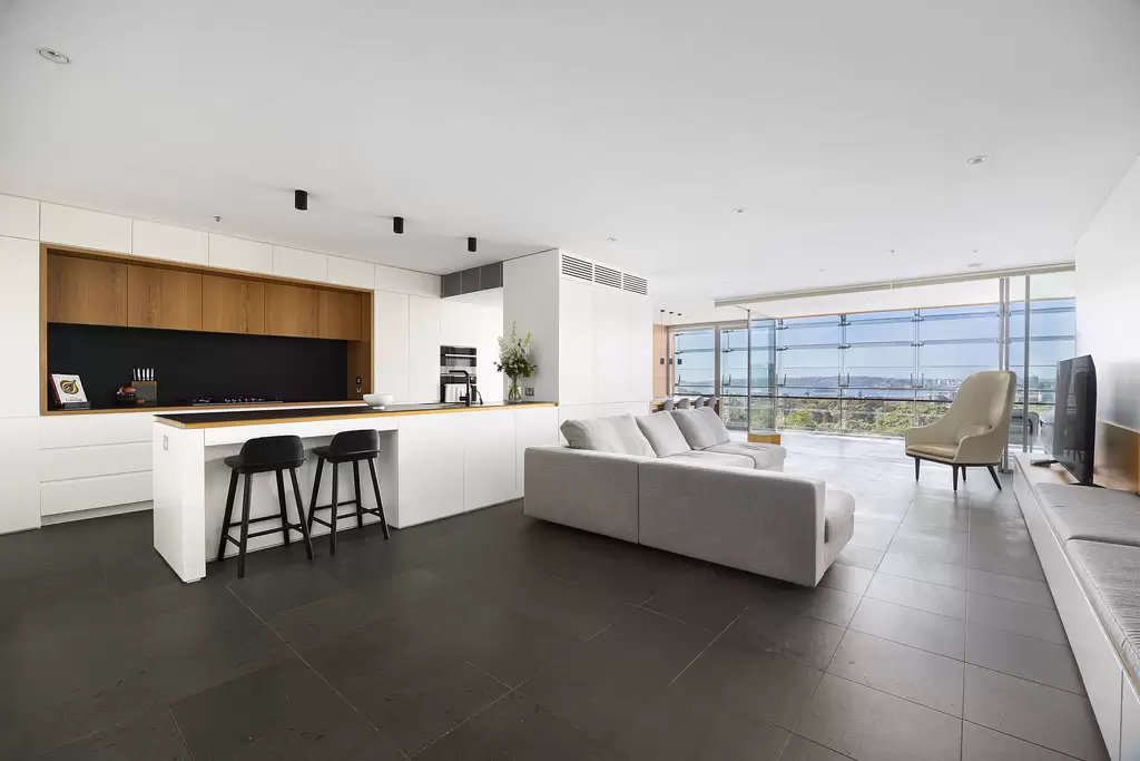 18/155 Macquarie Street, Sydney For Sale by Sydney Sotheby's International Realty