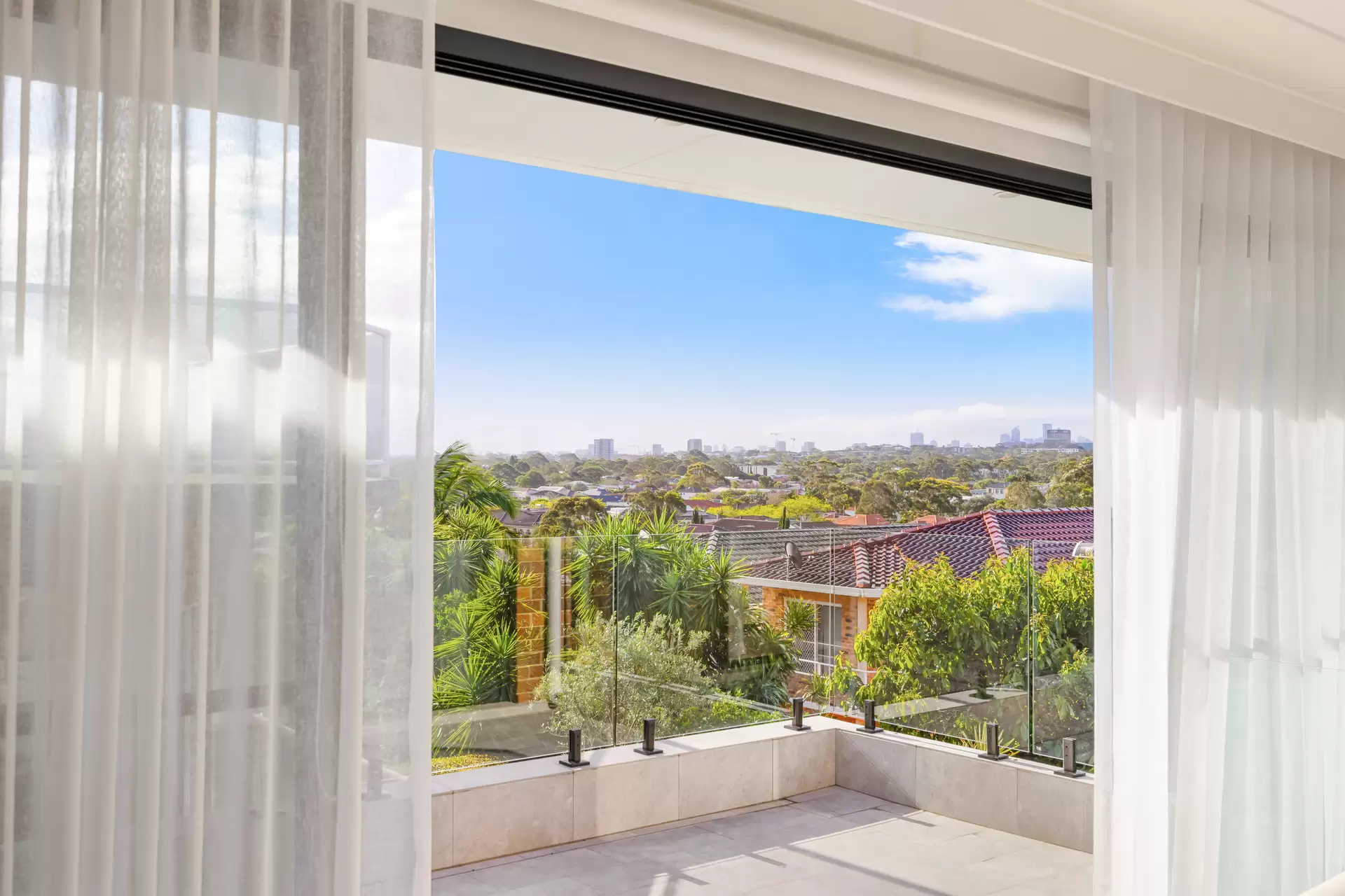 92 Alma Road, Maroubra Sold by Sydney Sotheby's International Realty - image 2