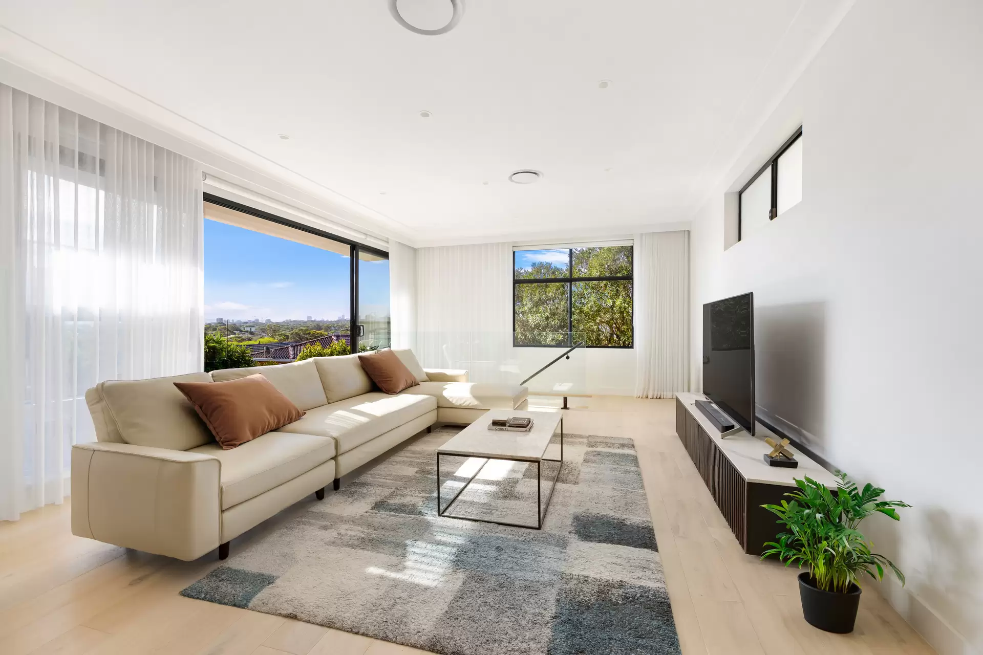 92 Alma Road, Maroubra Sold by Sydney Sotheby's International Realty - image 1