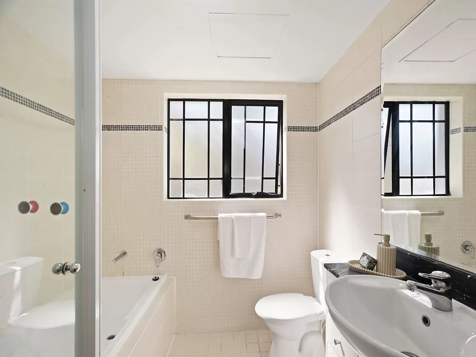 6/48-50 Birriga Road, Bellevue Hill Sold by Sydney Sotheby's International Realty - image 7