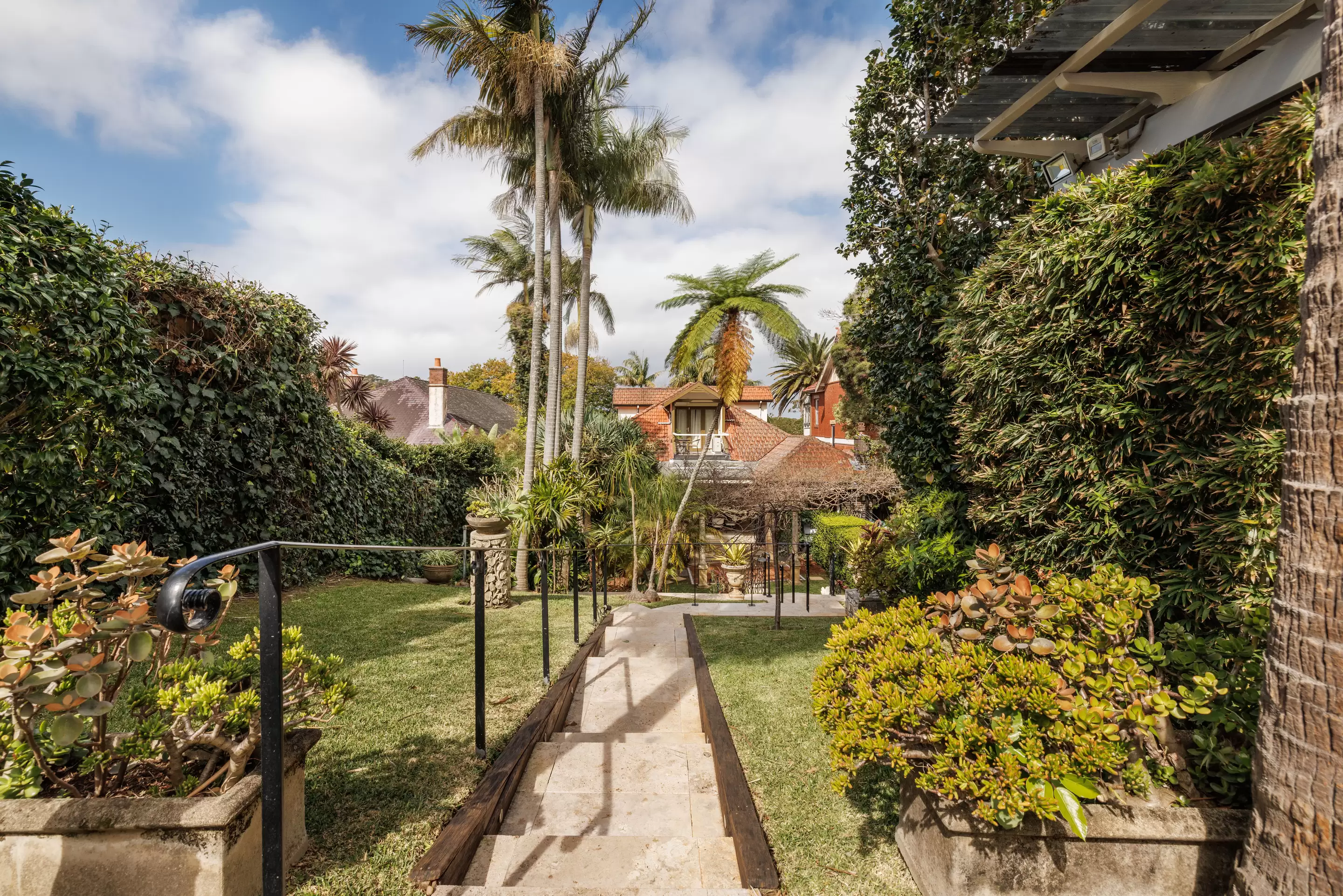 32 Lang Road, Centennial Park Sold by Sydney Sotheby's International Realty - image 2