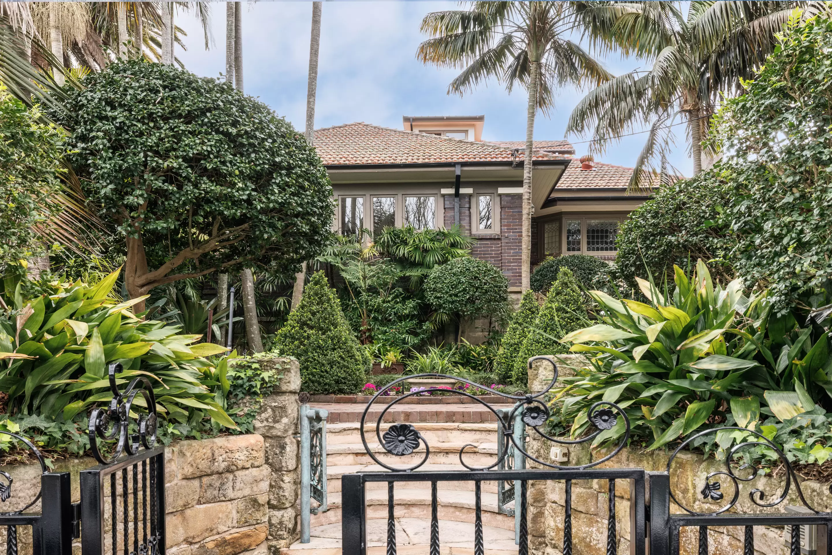 32 Lang Road, Centennial Park Sold by Sydney Sotheby's International Realty - image 1
