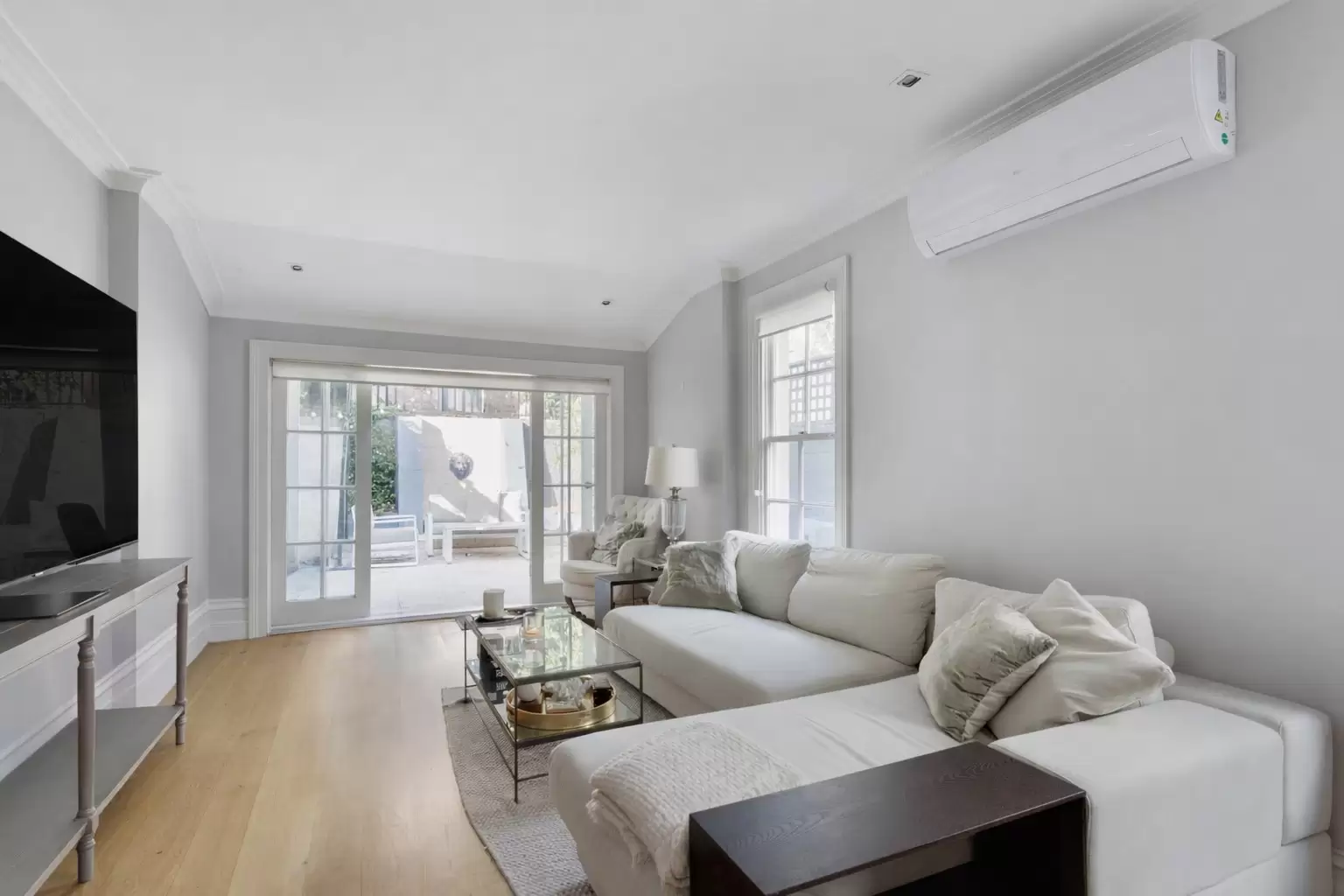 260 Edgecliff Road, Woollahra Leased by Sydney Sotheby's International Realty - image 2