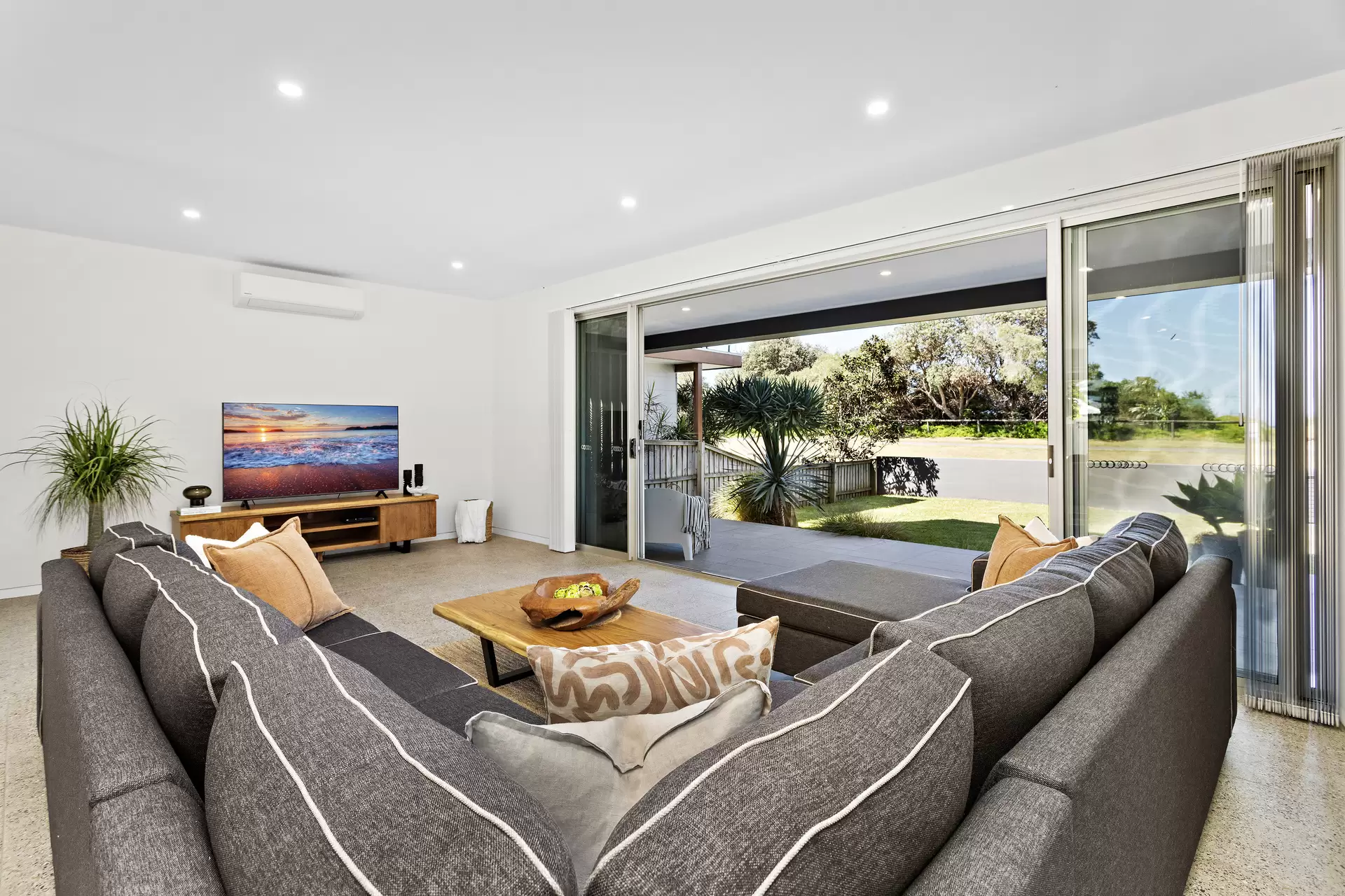 4 Pacific Avenue, Werri Beach For Sale by Sydney Sotheby's International Realty - image 4