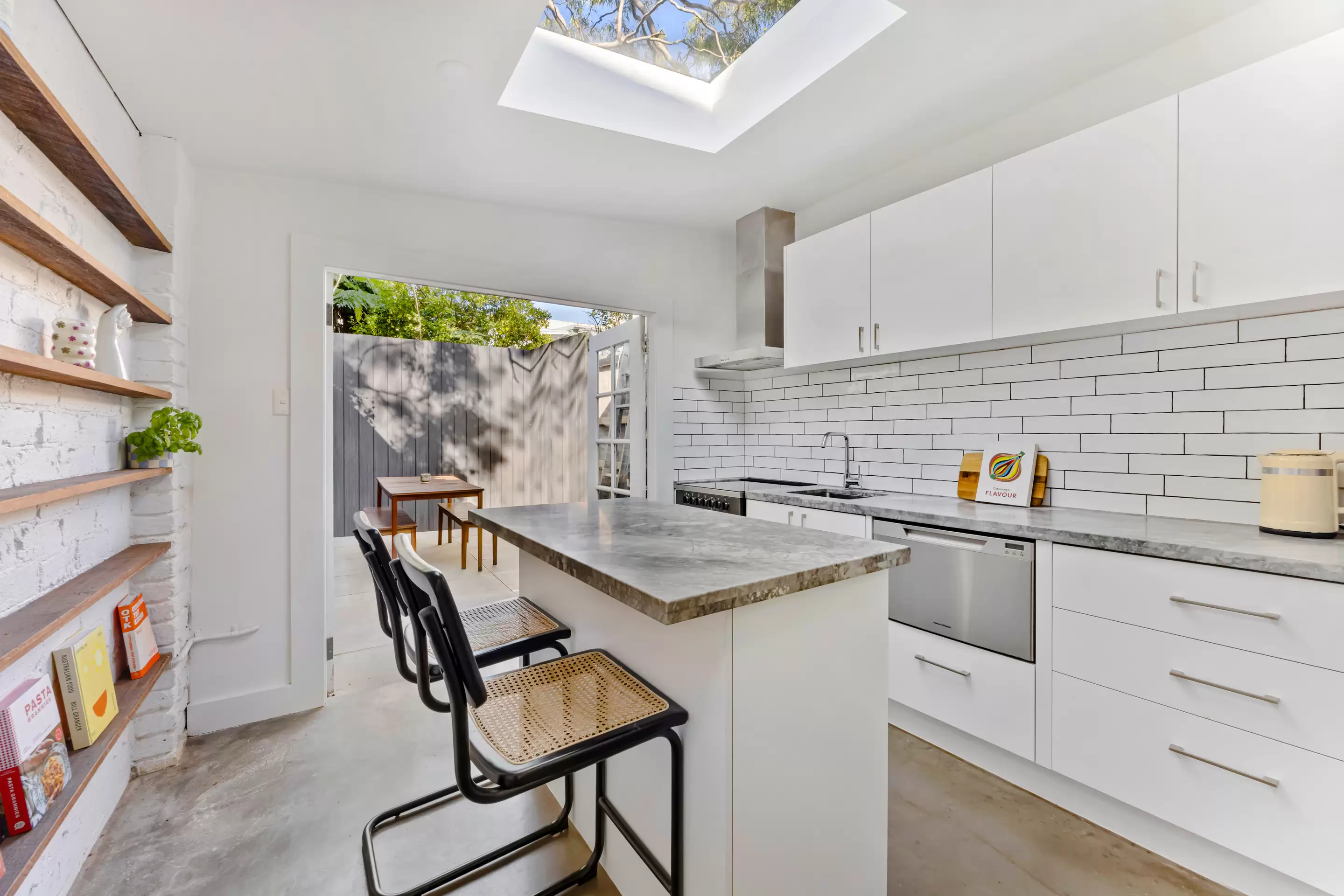 3 McGarvie Street, Paddington Sold by Sydney Sotheby's International Realty - image 2