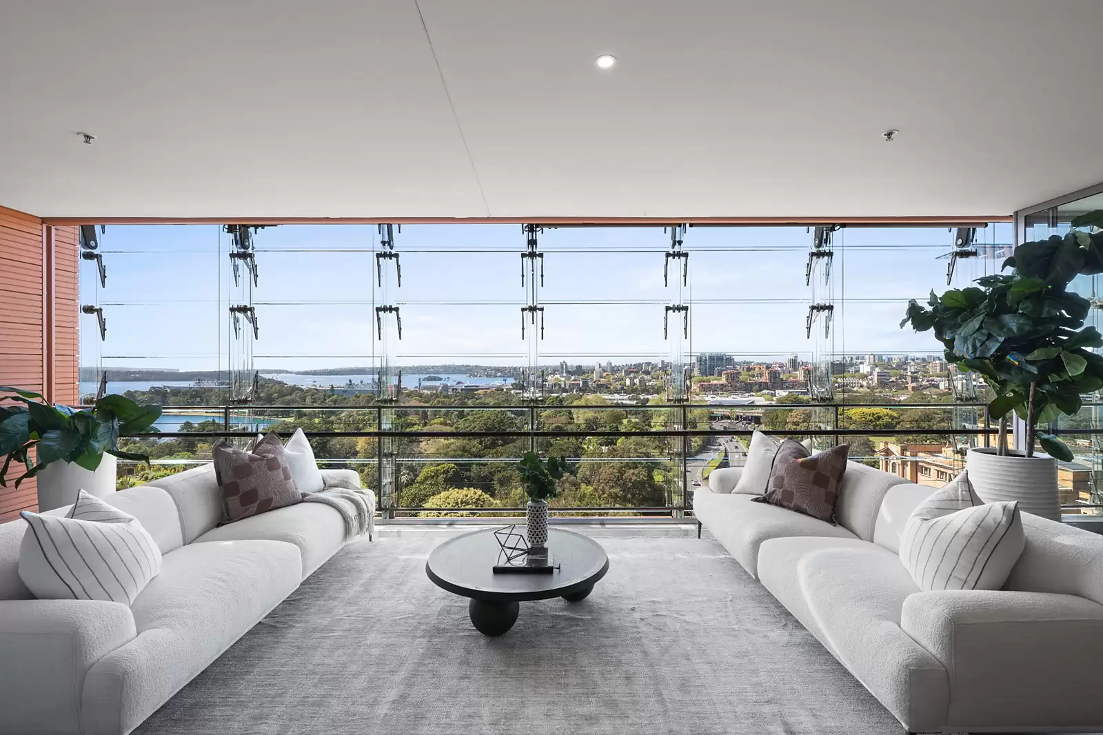 53/155 Macquarie Street, Sydney Sold by Sydney Sotheby's International Realty - image 2