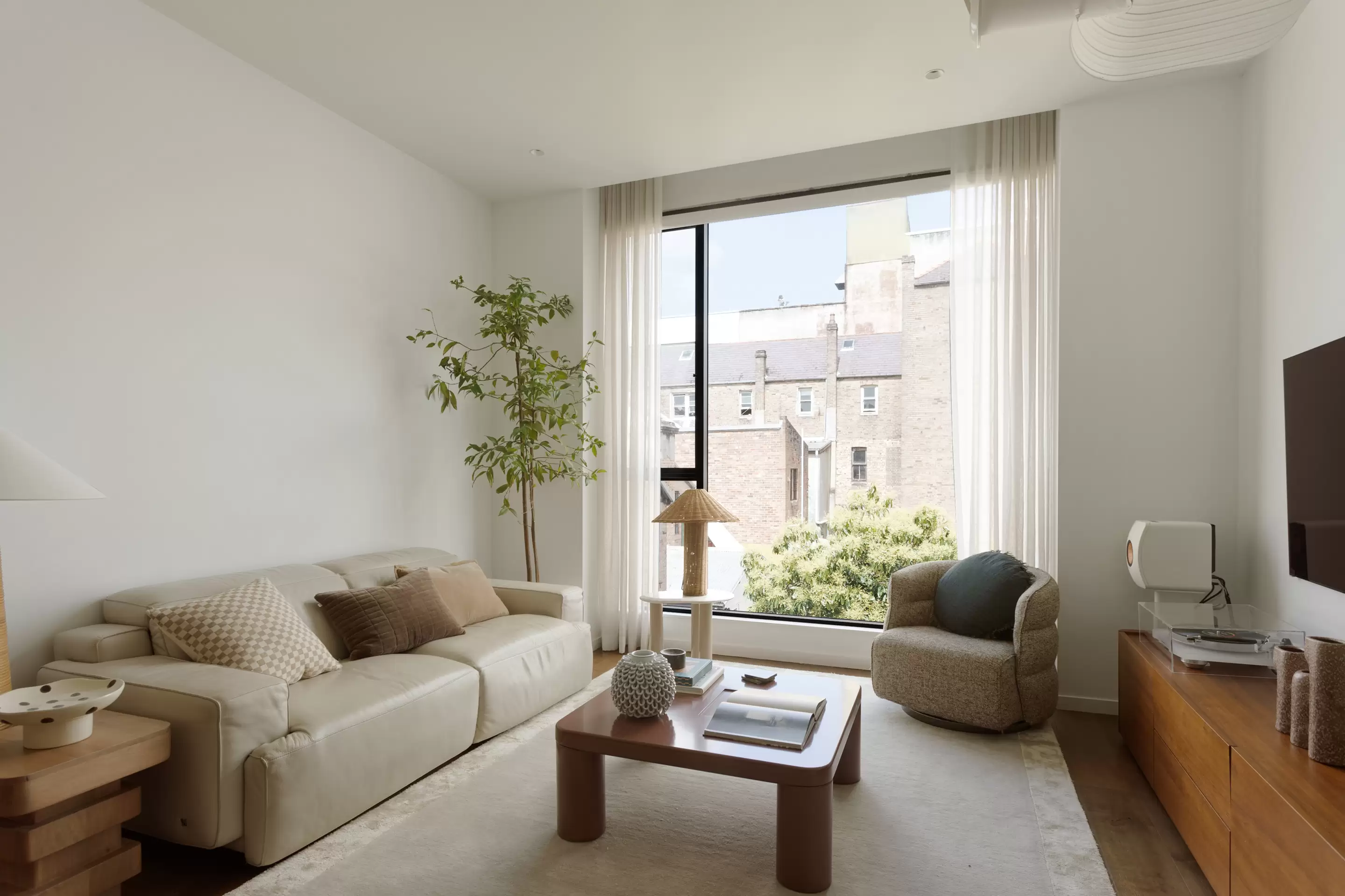 210/1a Great Buckingham Street, Redfern Auction by Sydney Sotheby's International Realty - image 9
