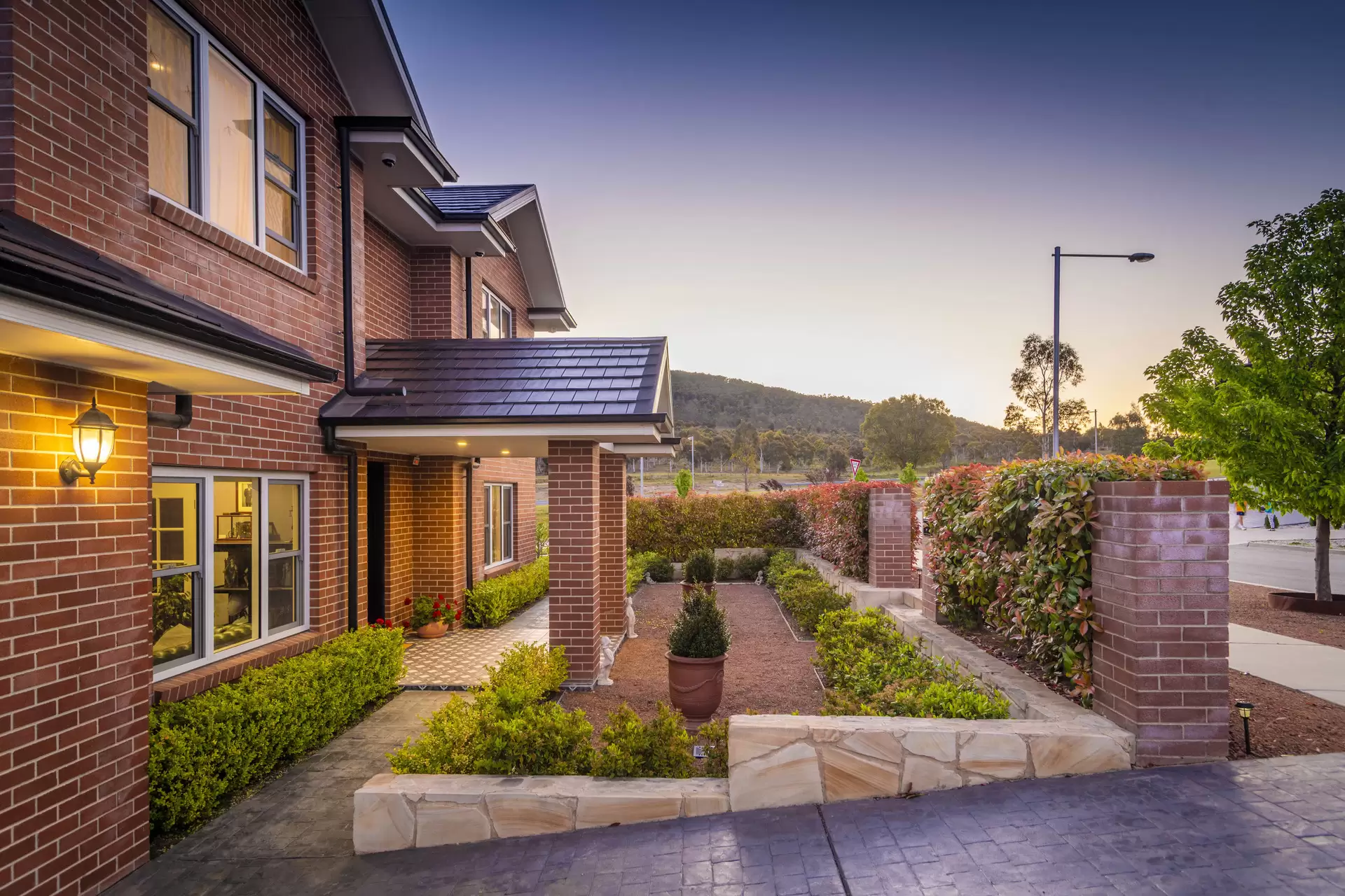 11 Roarty Street, Denman Prospect Sold by Sydney Sotheby's International Realty - image 2