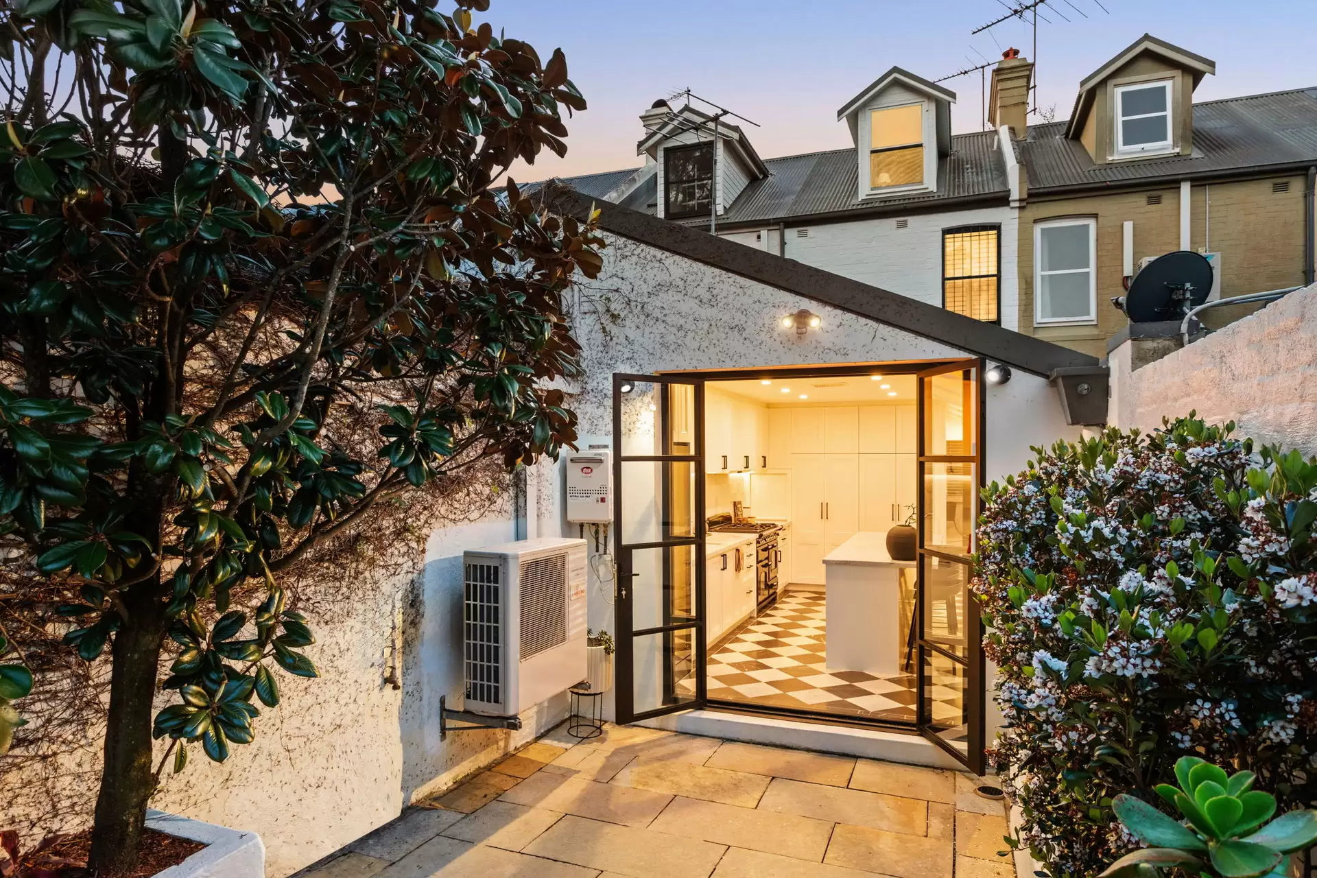 90 Underwood Street, Paddington Sold by Sydney Sotheby's International Realty - image 3