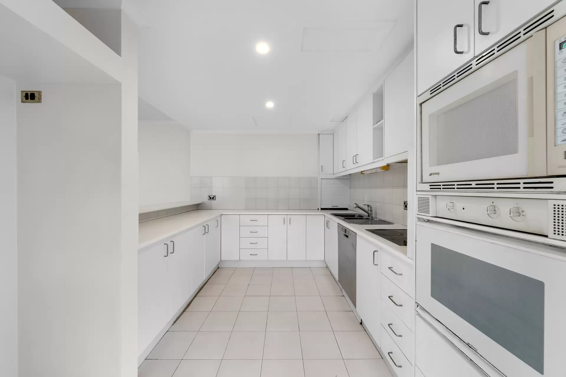 62/150-166 Forbes Street, Woolloomooloo For Lease by Sydney Sotheby's International Realty - image 1