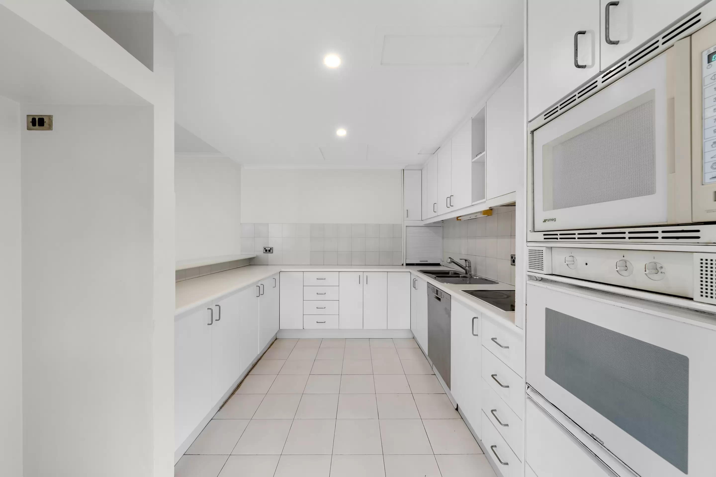 62/150-166 Forbes Street, Woolloomooloo For Lease by Sydney Sotheby's International Realty - image 2
