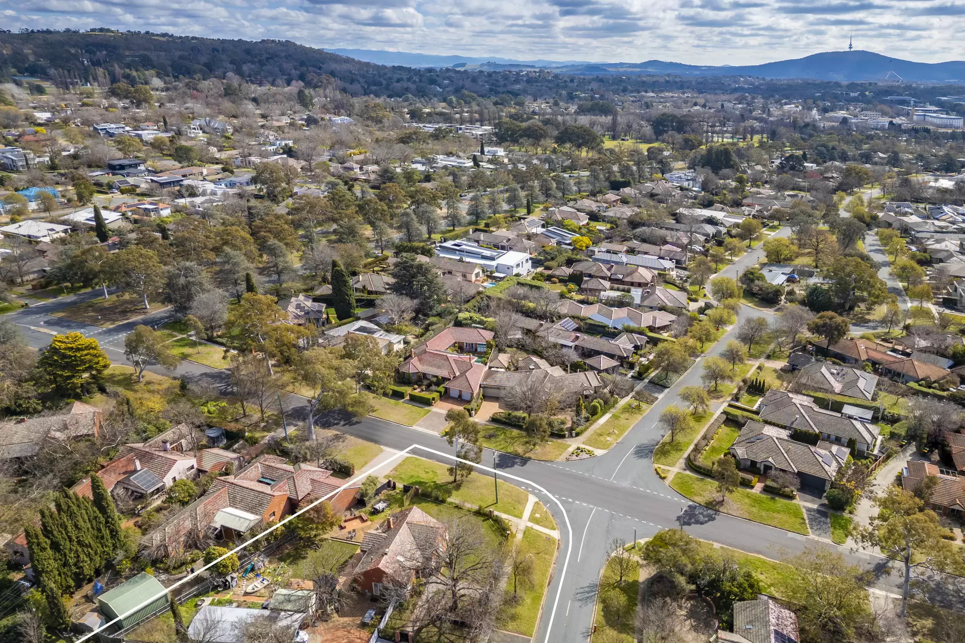 2 Meehan Gardens, Griffith Sold by Sydney Sotheby's International Realty - image 4