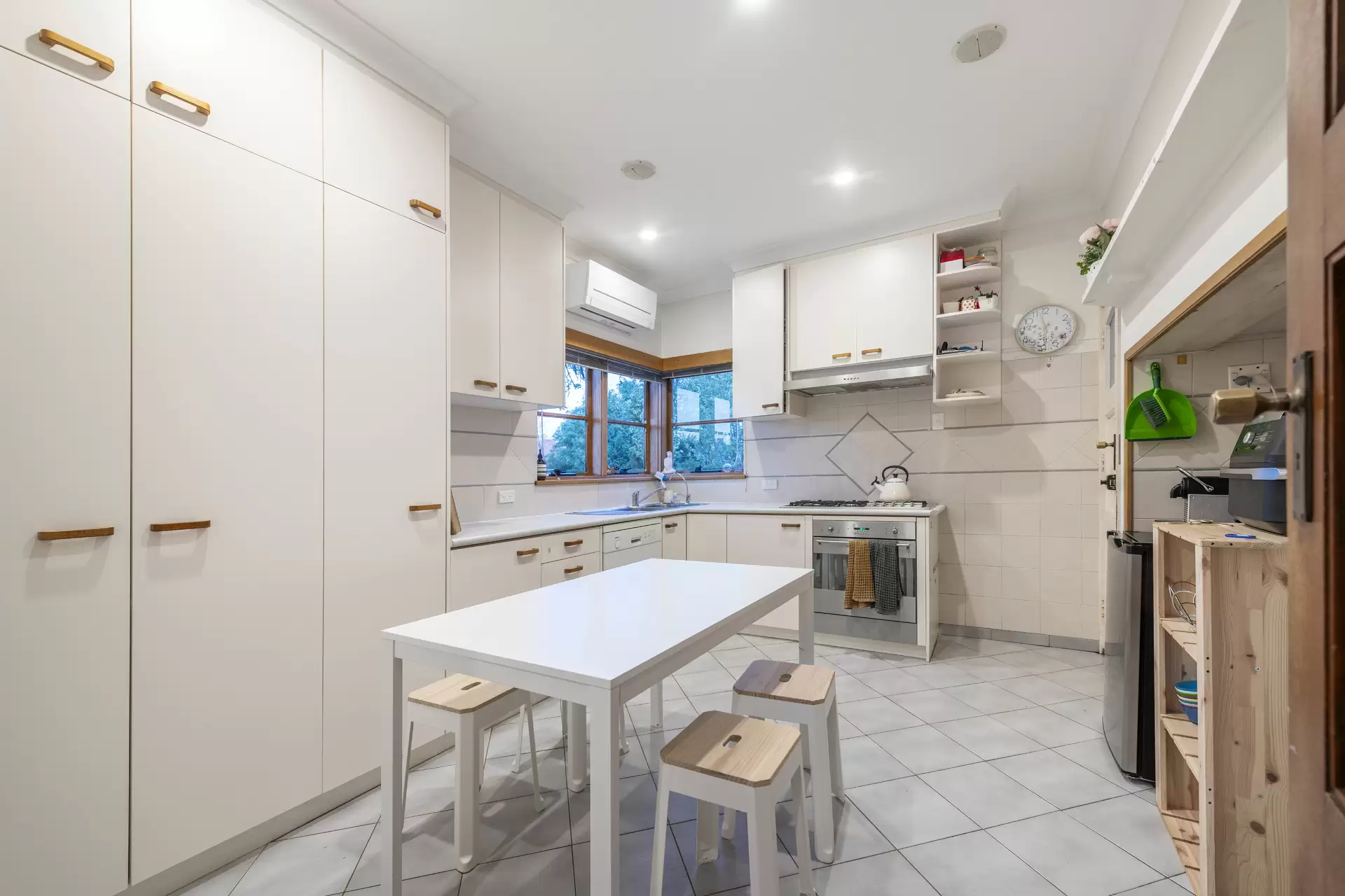 2 Meehan Gardens, Griffith Sold by Sydney Sotheby's International Realty - image 9