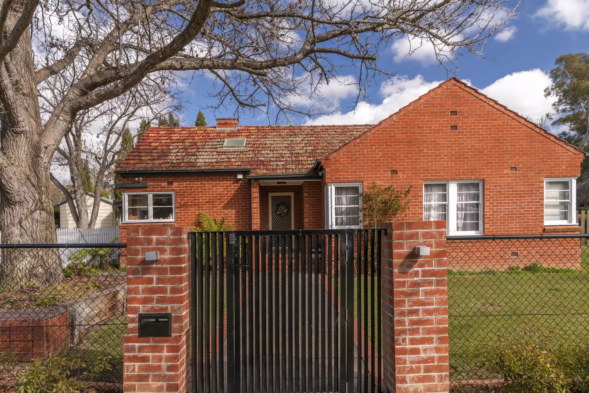 2 Meehan Gardens, Griffith Sold by Sydney Sotheby's International Realty - image 3