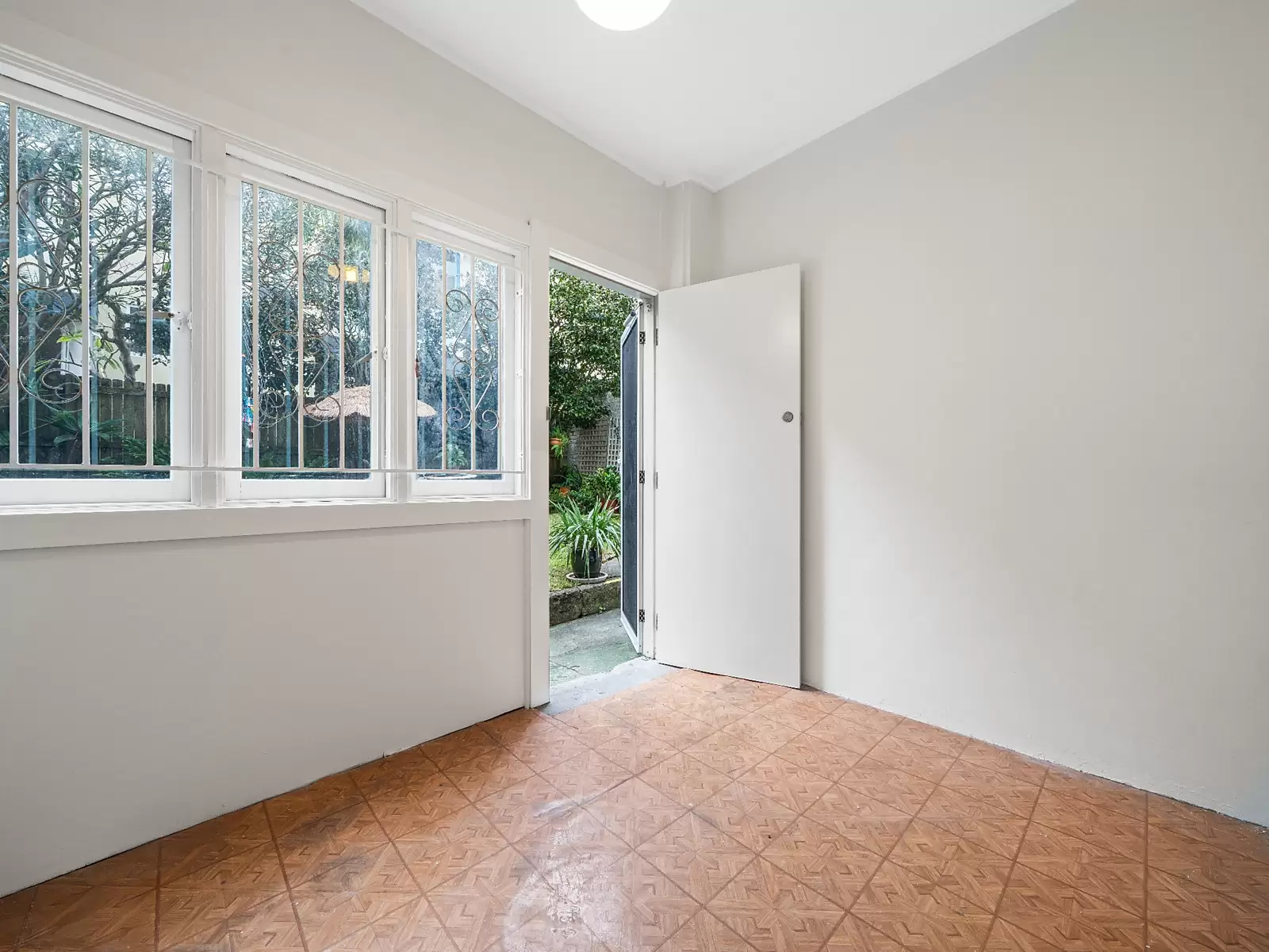 2/3 Military Road, Watsons Bay Auction by Sydney Sotheby's International Realty - image 5