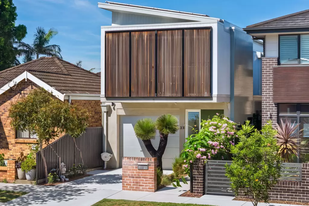 23 Universal Street, Eastlakes Auction by Sydney Sotheby's International Realty
