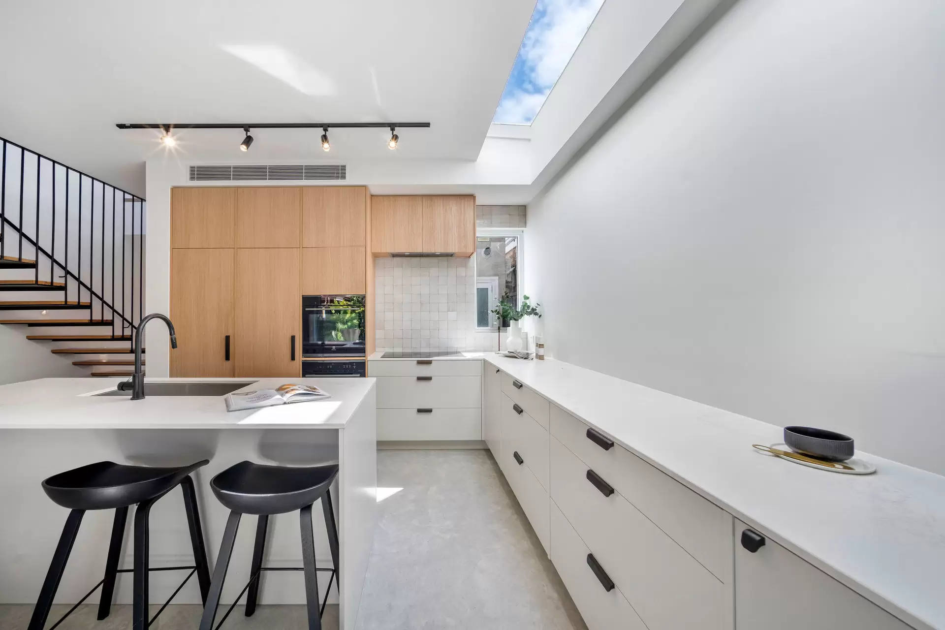 23 Universal Street, Eastlakes Auction by Sydney Sotheby's International Realty - image 5