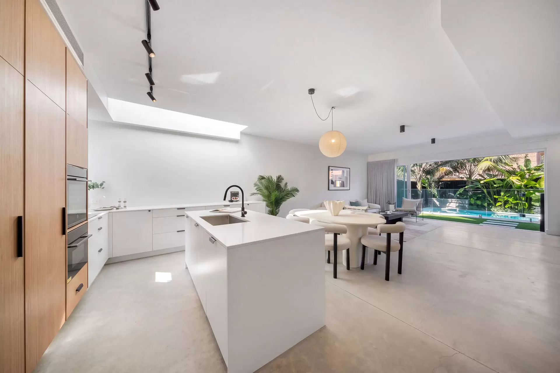 23 Universal Street, Eastlakes Auction by Sydney Sotheby's International Realty - image 4