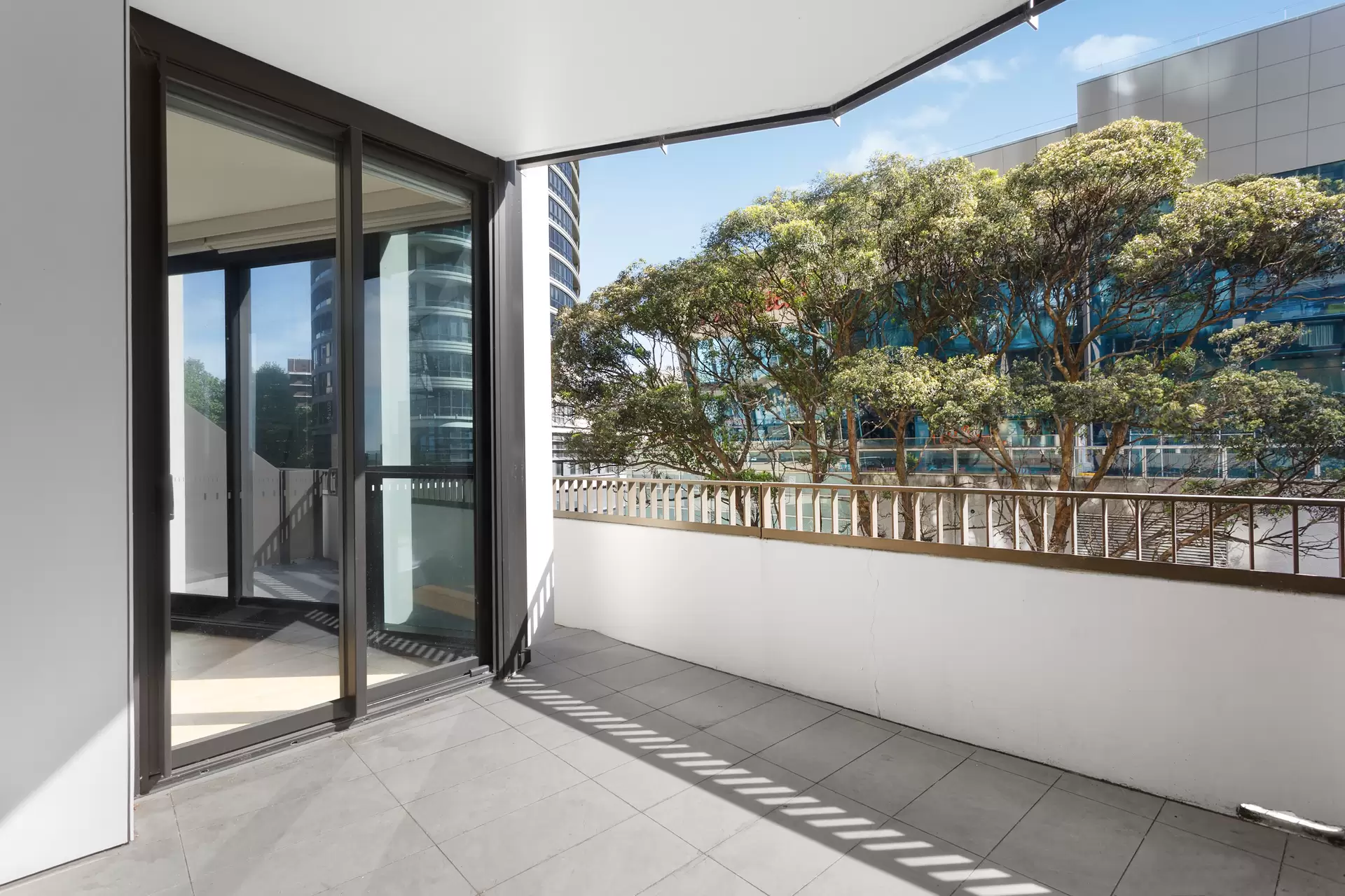 202/568 Oxford Street, Bondi Junction Auction by Sydney Sotheby's International Realty - image 1