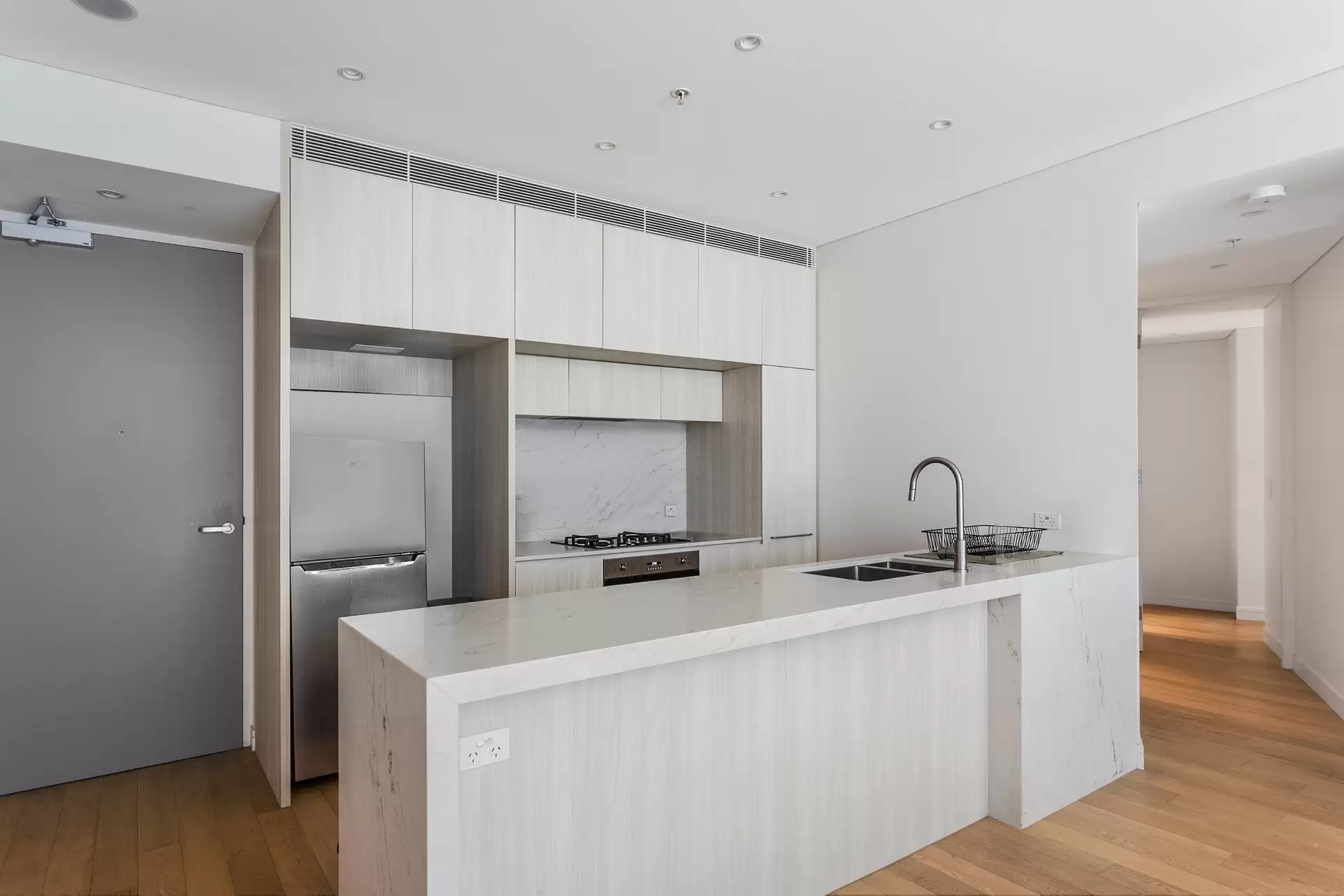 202/568 Oxford Street, Bondi Junction Auction by Sydney Sotheby's International Realty - image 1