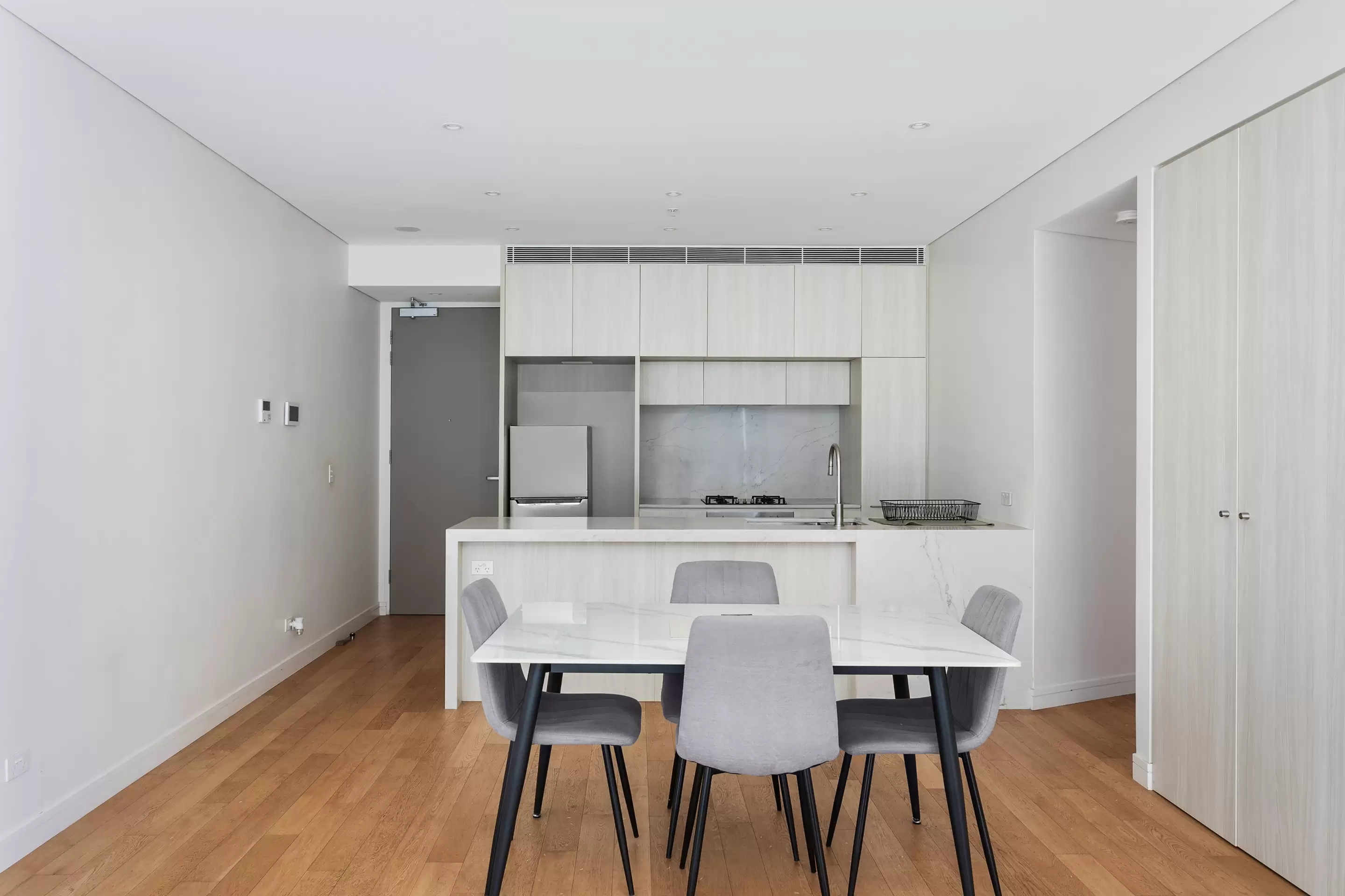 202/568 Oxford Street, Bondi Junction Auction by Sydney Sotheby's International Realty - image 3
