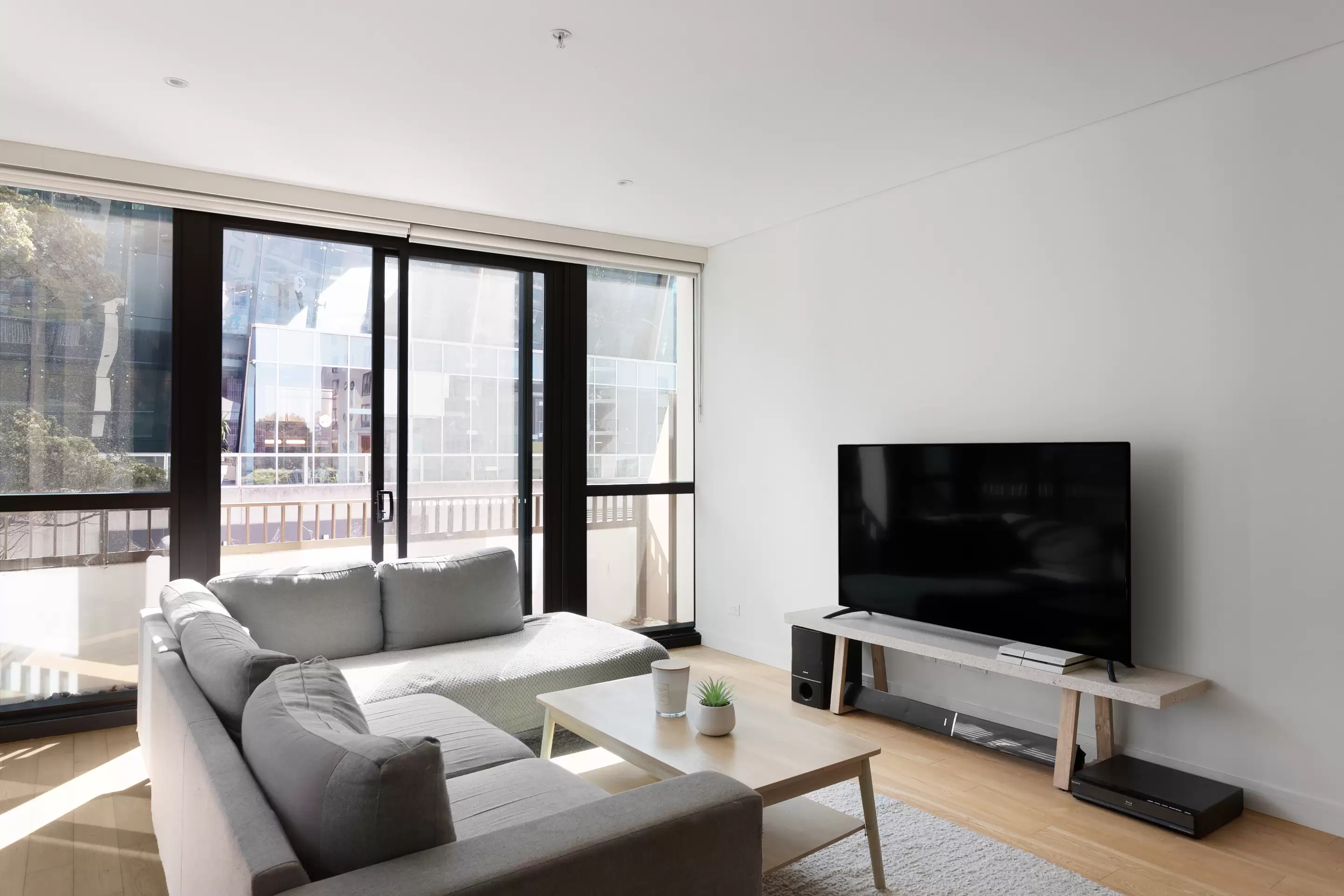 202/568 Oxford Street, Bondi Junction Auction by Sydney Sotheby's International Realty - image 4