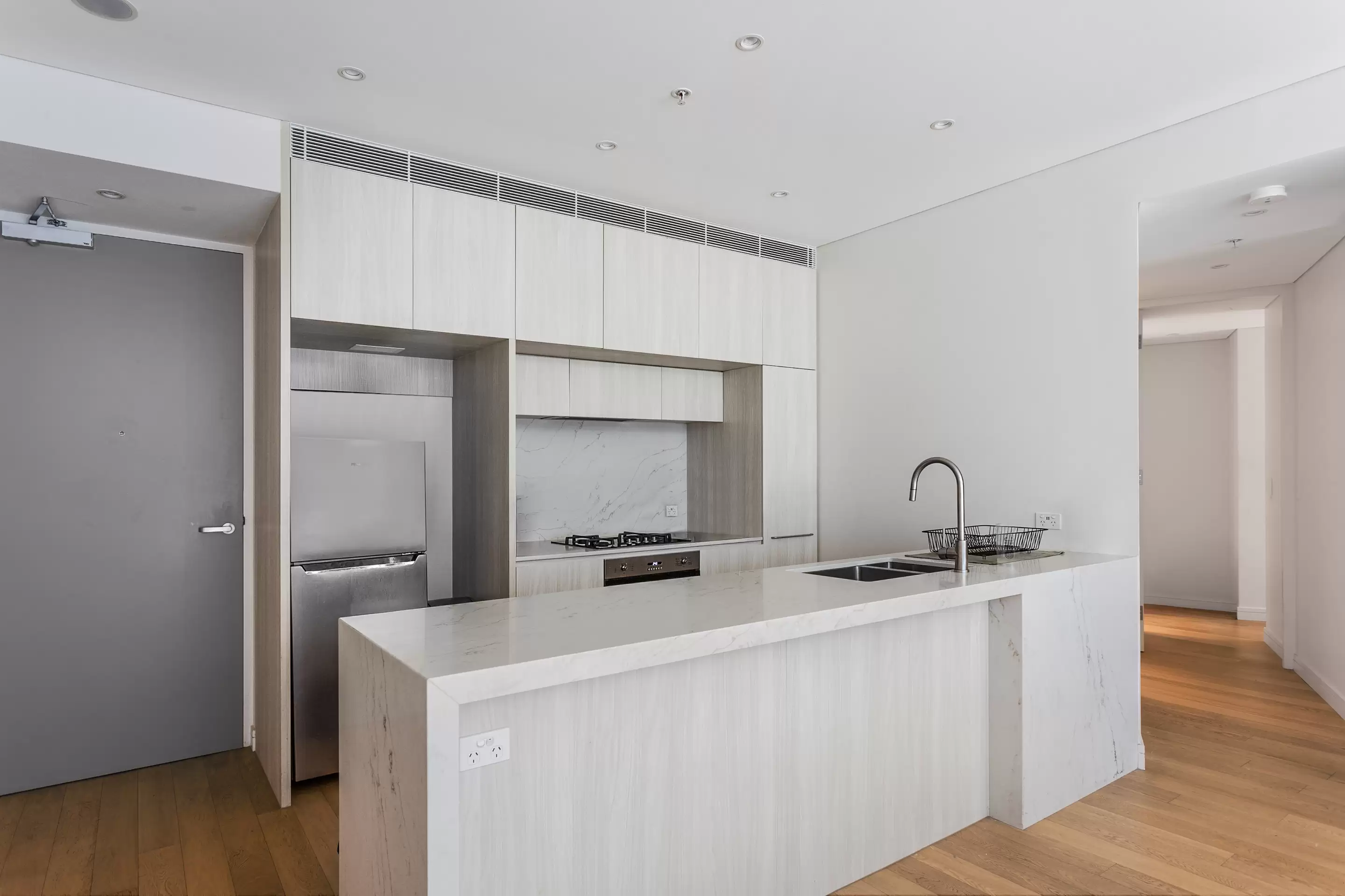 202/568 Oxford Street, Bondi Junction Auction by Sydney Sotheby's International Realty - image 2