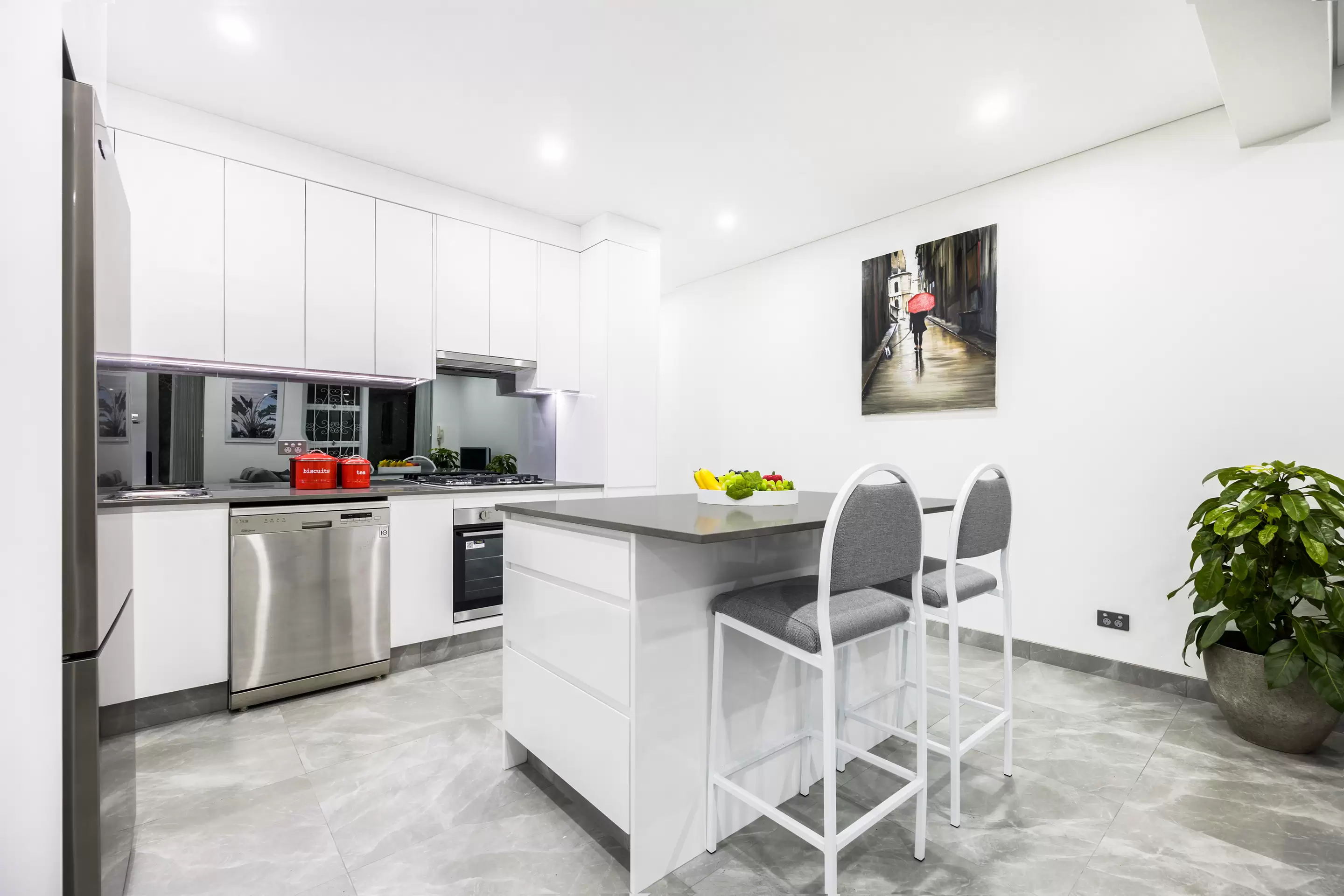 1/6 Holt Street, Double Bay For Sale by Sydney Sotheby's International Realty - image 2