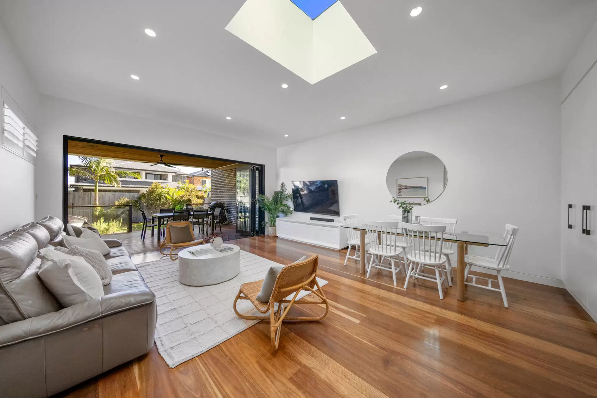 13 Giles Street, Chifley Auction by Sydney Sotheby's International Realty - image 2