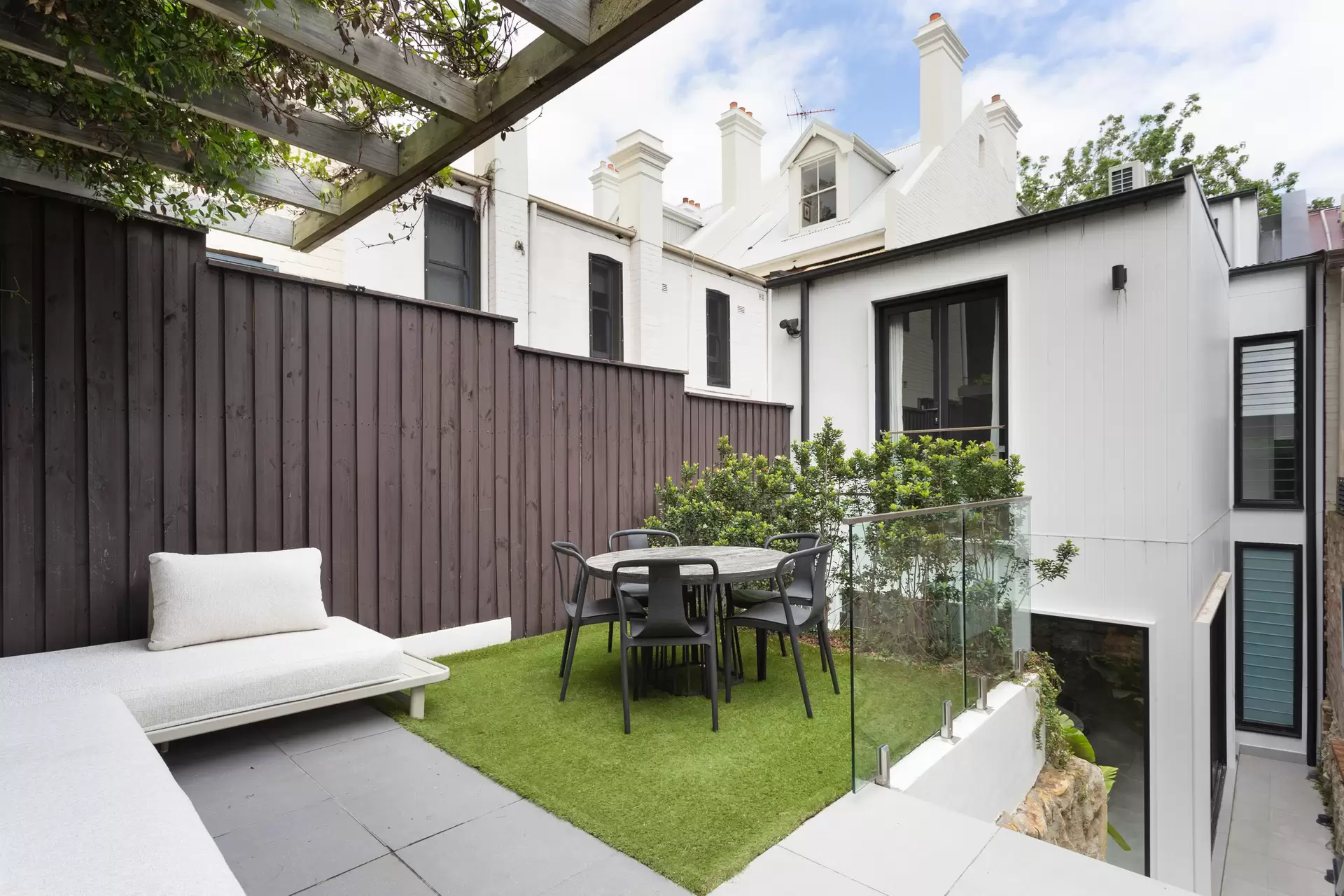 162 Bourke Street, Darlinghurst Auction by Sydney Sotheby's International Realty - image 1