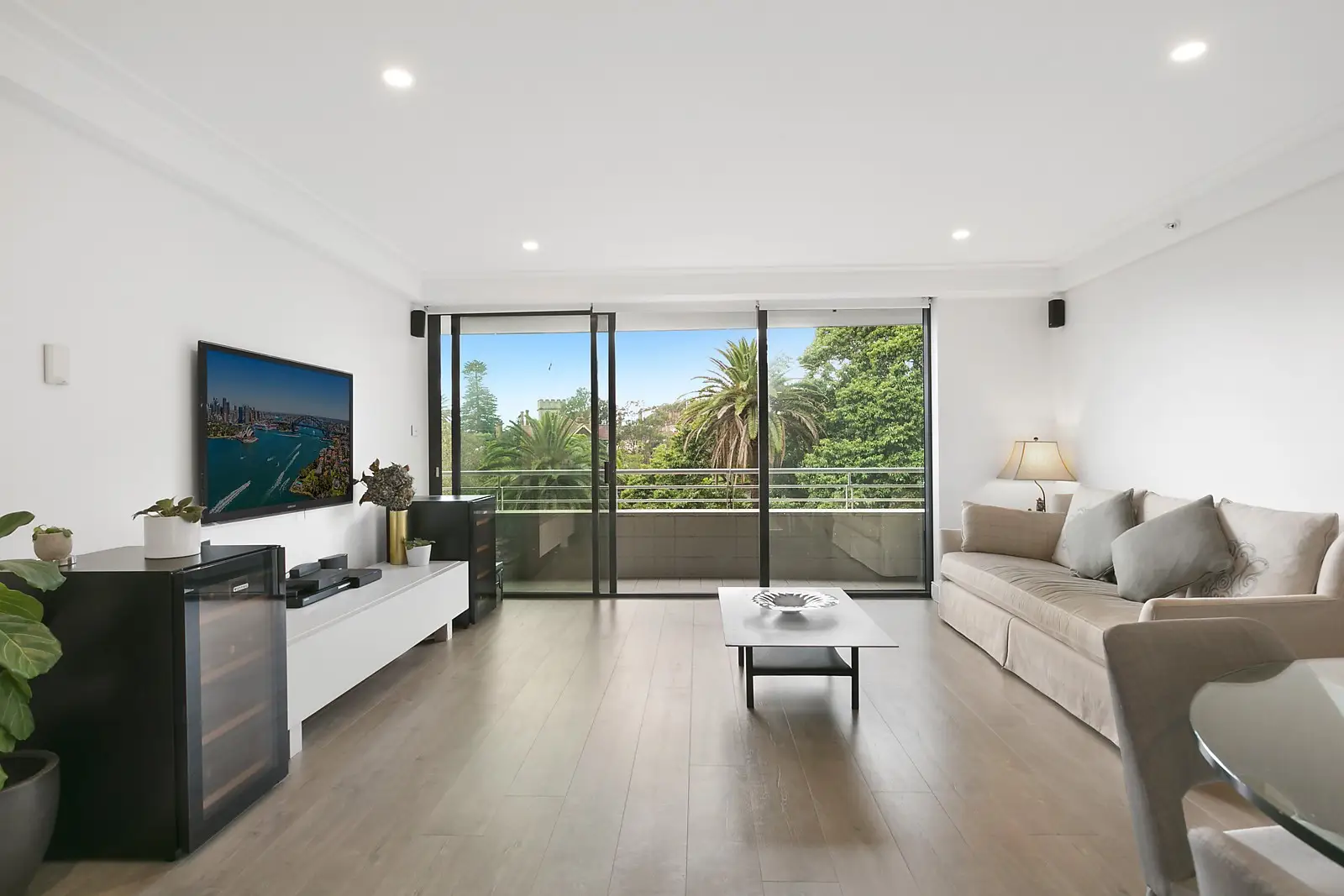 62/5 Macquarie Street, Sydney Leased by Sydney Sotheby's International Realty - image 2