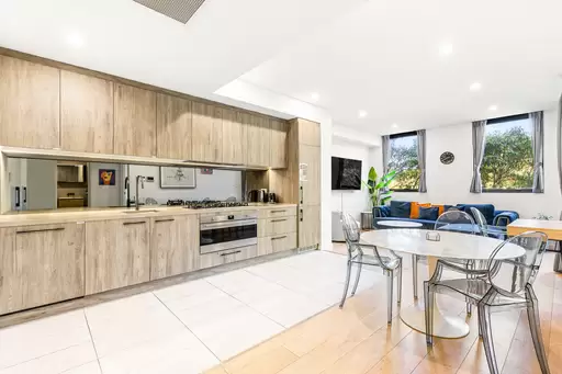 203/18-28 Neild Avenue, Darlinghurst Auction by Sydney Sotheby's International Realty
