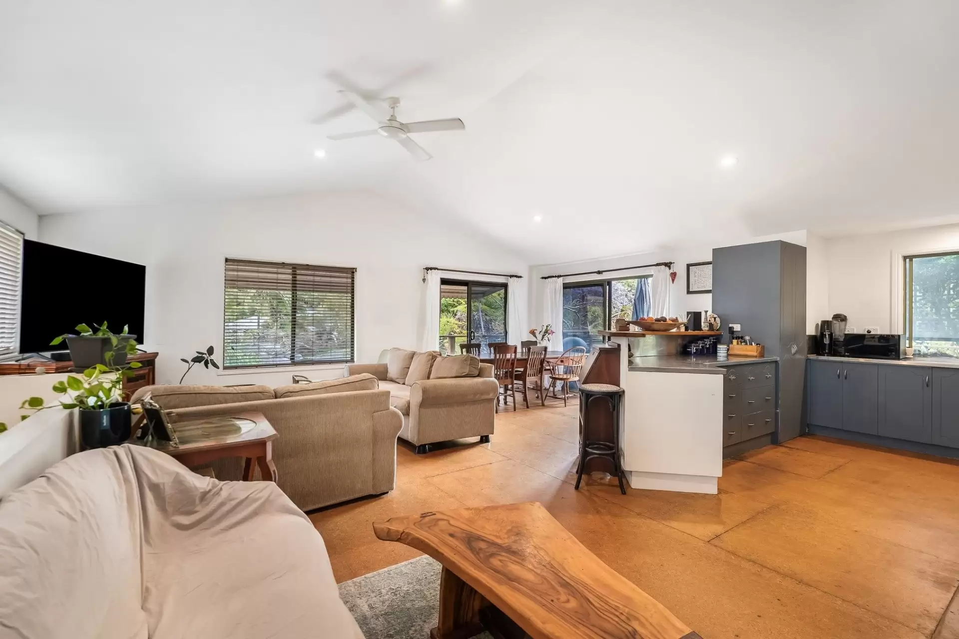 24 Caniaba Crescent, Suffolk Park For Sale by Sydney Sotheby's International Realty - image 3