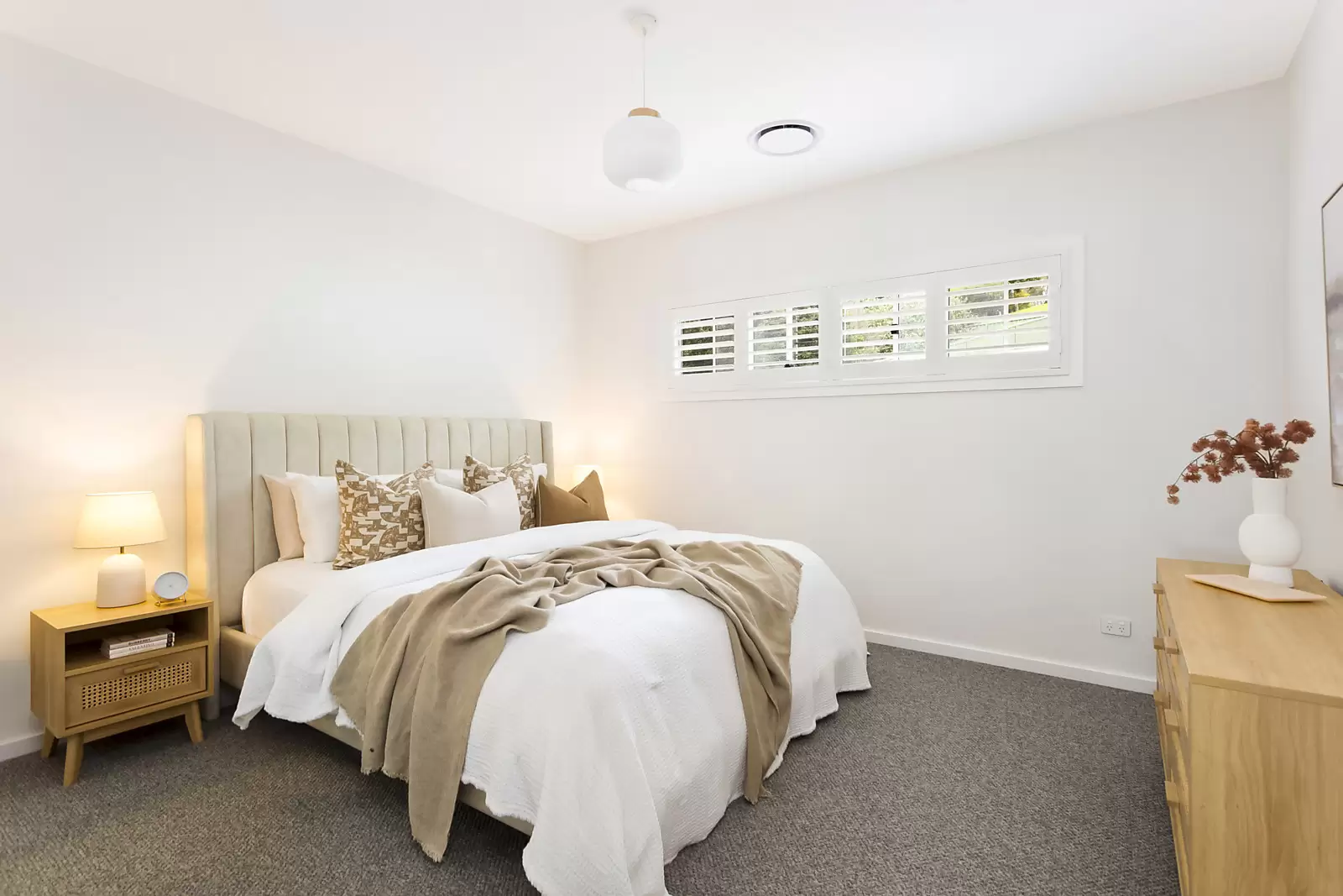 6 Tannabah Place, Farmborough Heights Auction by Sydney Sotheby's International Realty - image 5