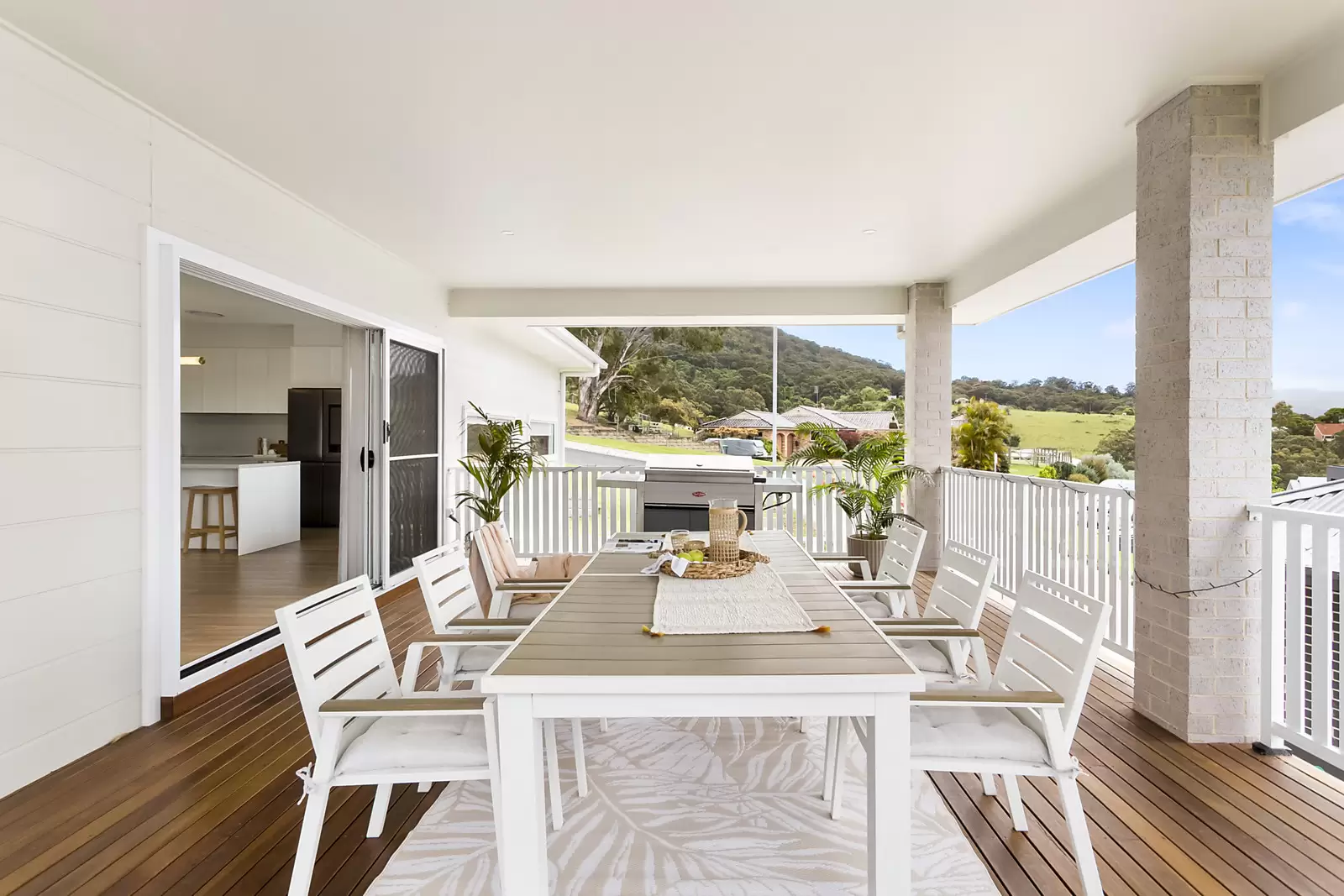 6 Tannabah Place, Farmborough Heights Auction by Sydney Sotheby's International Realty - image 4