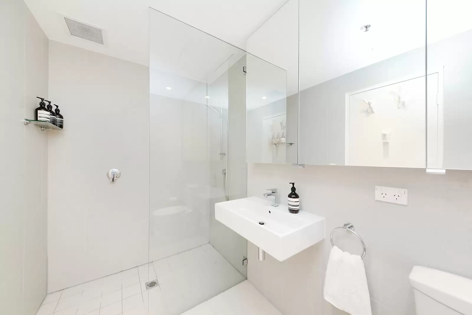 W805/310-330 Oxford Street, Bondi Junction Leased by Sydney Sotheby's International Realty - image 5