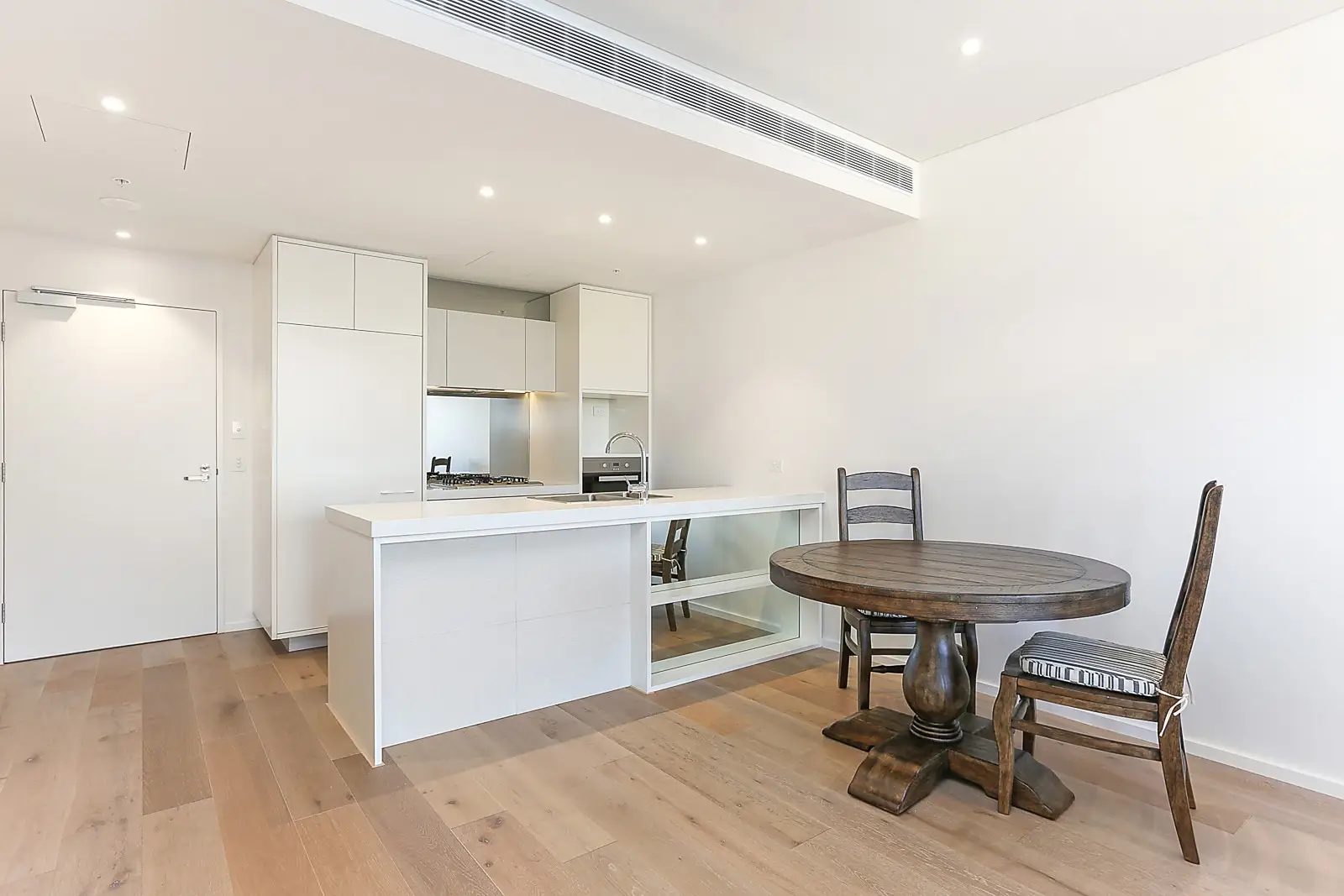 3052/65 Tumbalong Boulevard, Haymarket Leased by Sydney Sotheby's International Realty - image 3