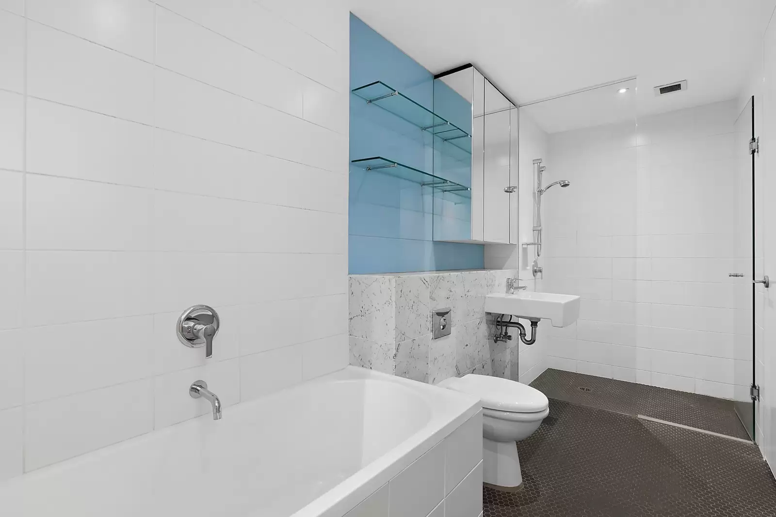 5109/8 Alexandra Drive, Camperdown Sold by Sydney Sotheby's International Realty - image 4