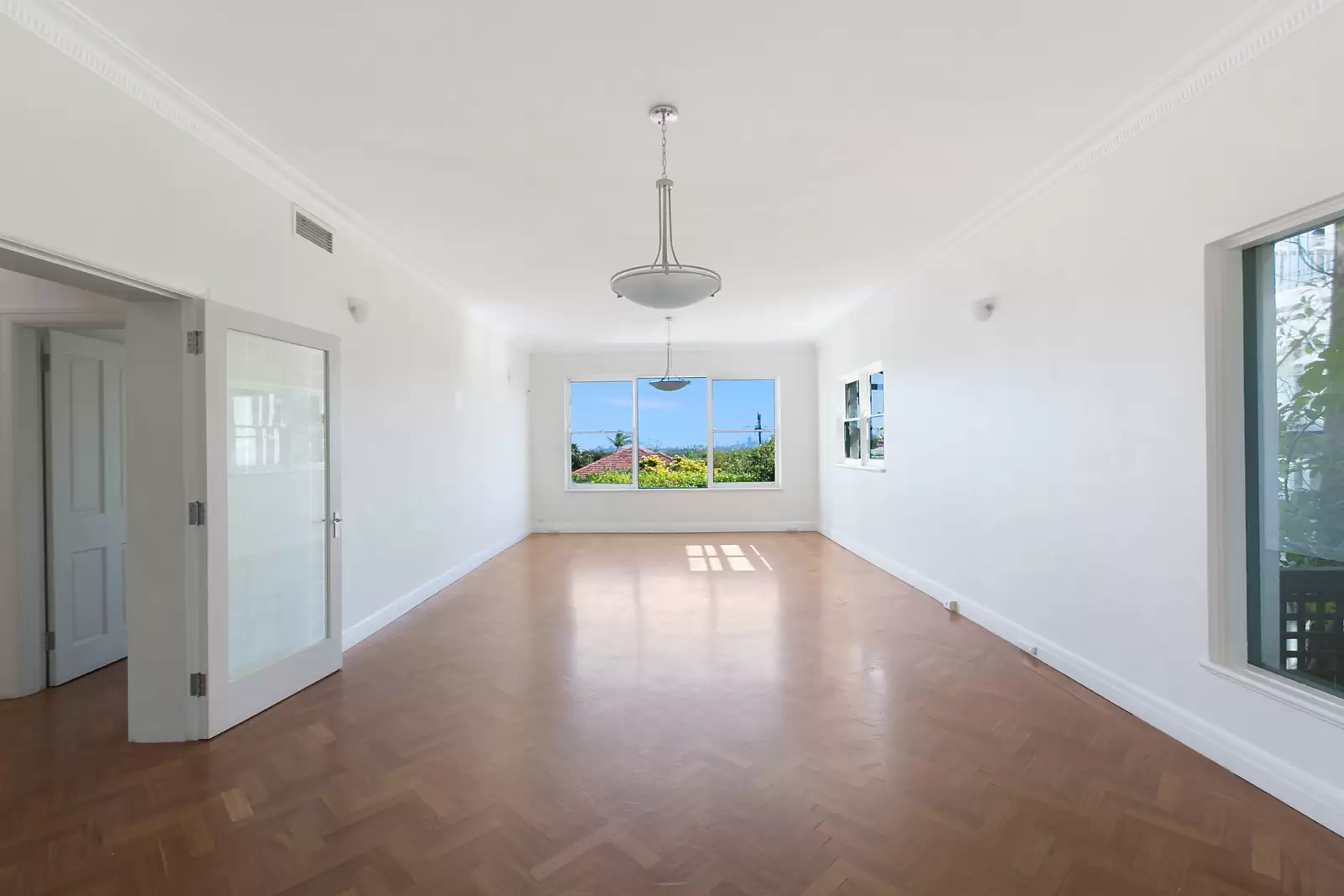13 Village High Road, Vaucluse Leased by Sydney Sotheby's International Realty - image 2