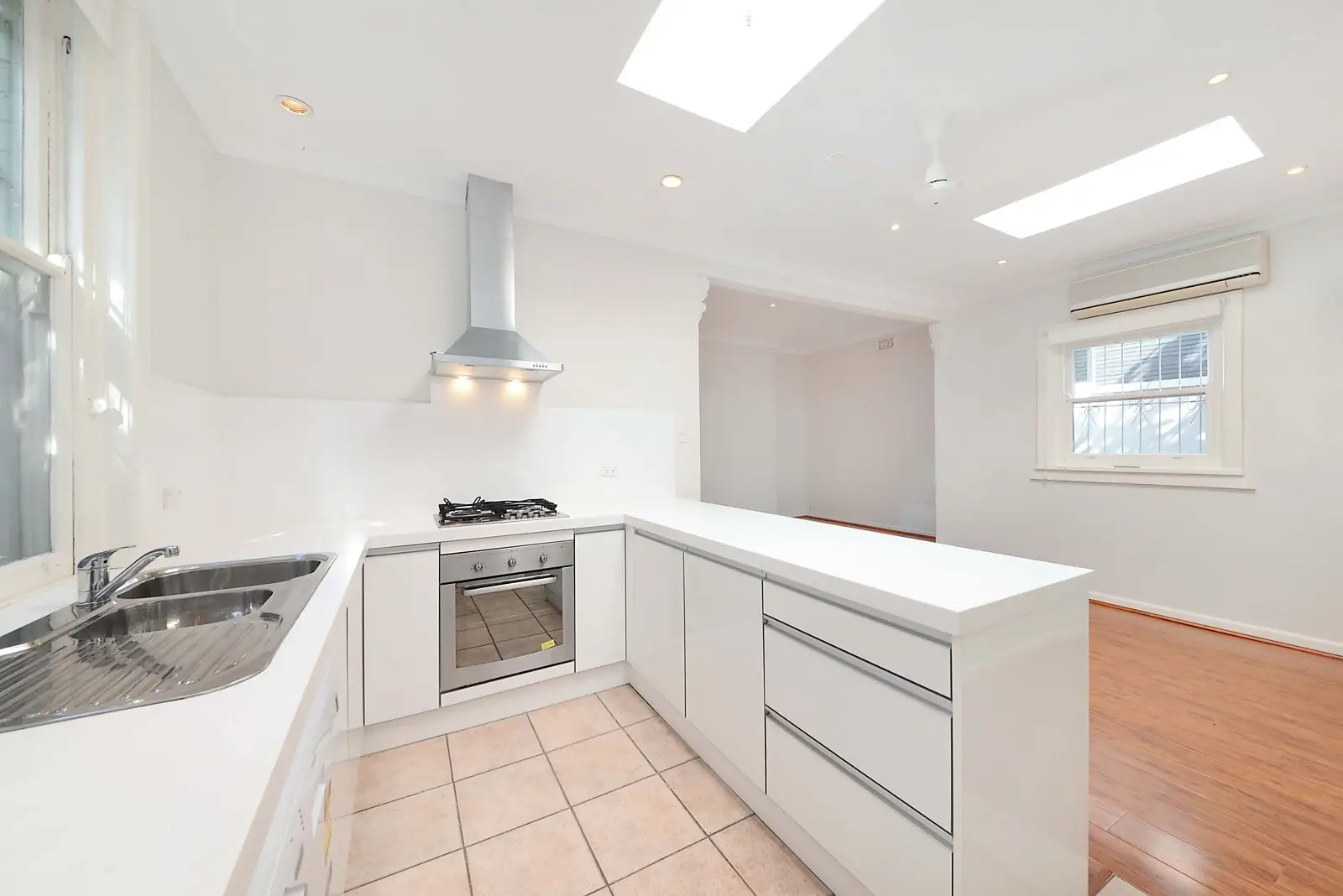 18 Court Road, Double Bay Leased by Sydney Sotheby's International Realty - image 1